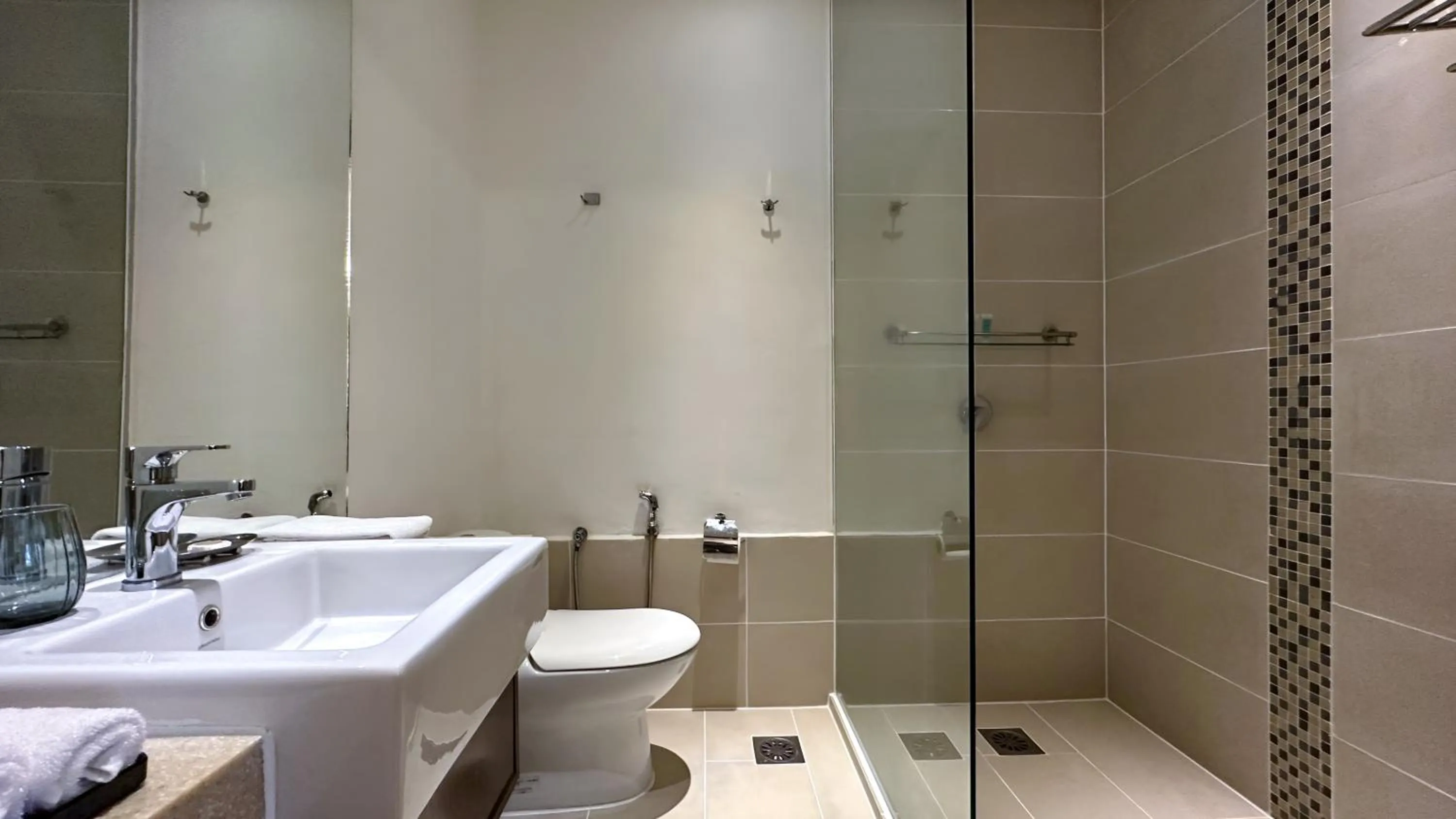 Shower in Rebak Island Resort & Marina, Langkawi 大自然 野生动物与美食爱好者的天堂