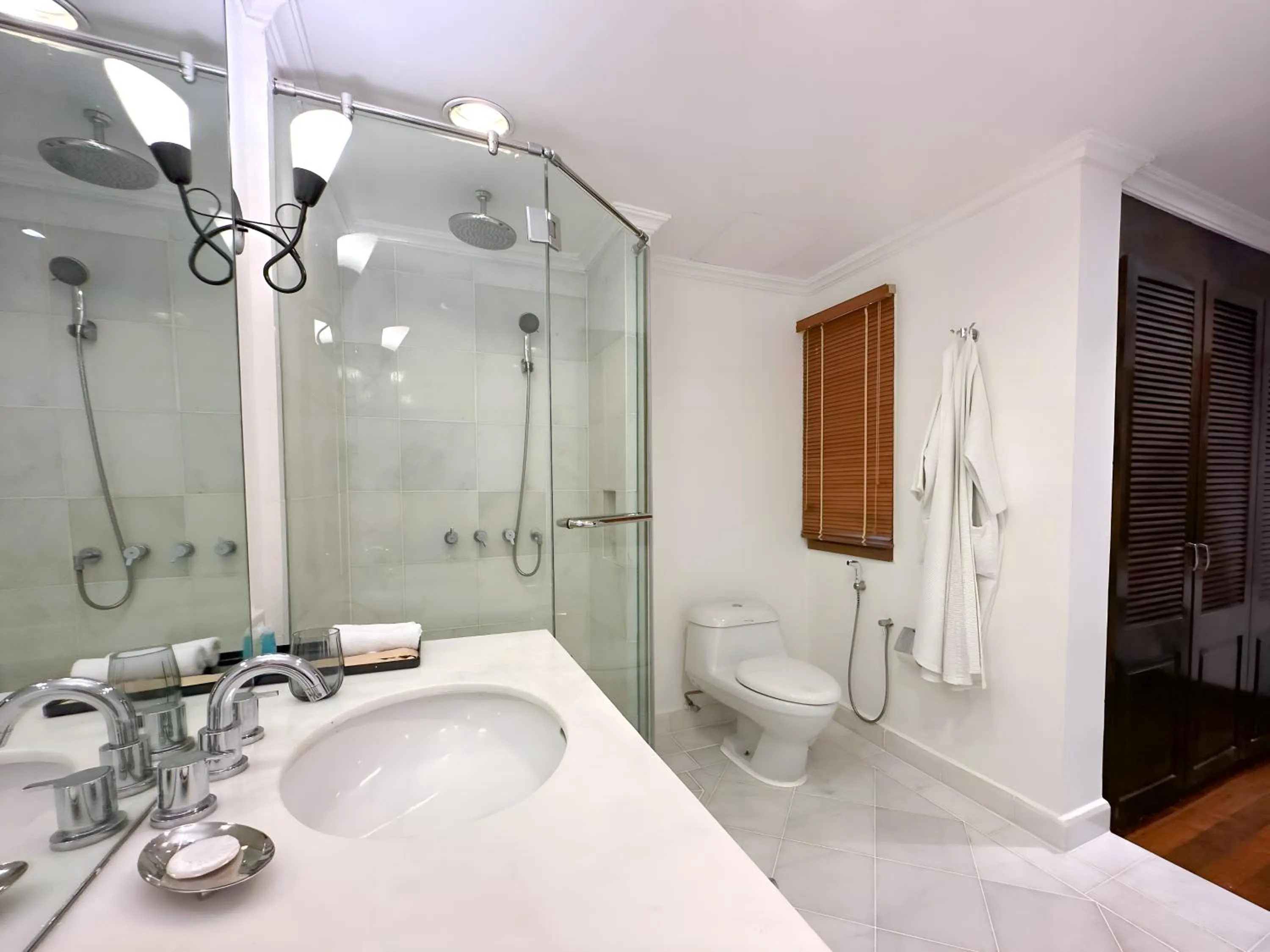 Shower in Rebak Island Resort & Marina, Langkawi 大自然 野生动物与美食爱好者的天堂