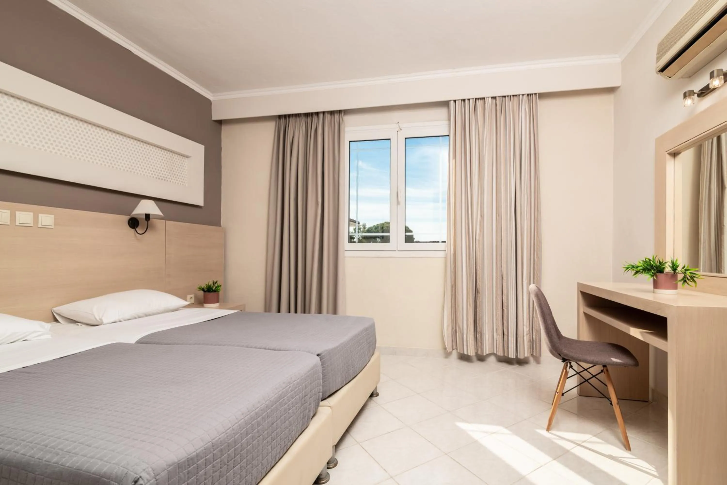 Bedroom, Bed in Karras Hotel