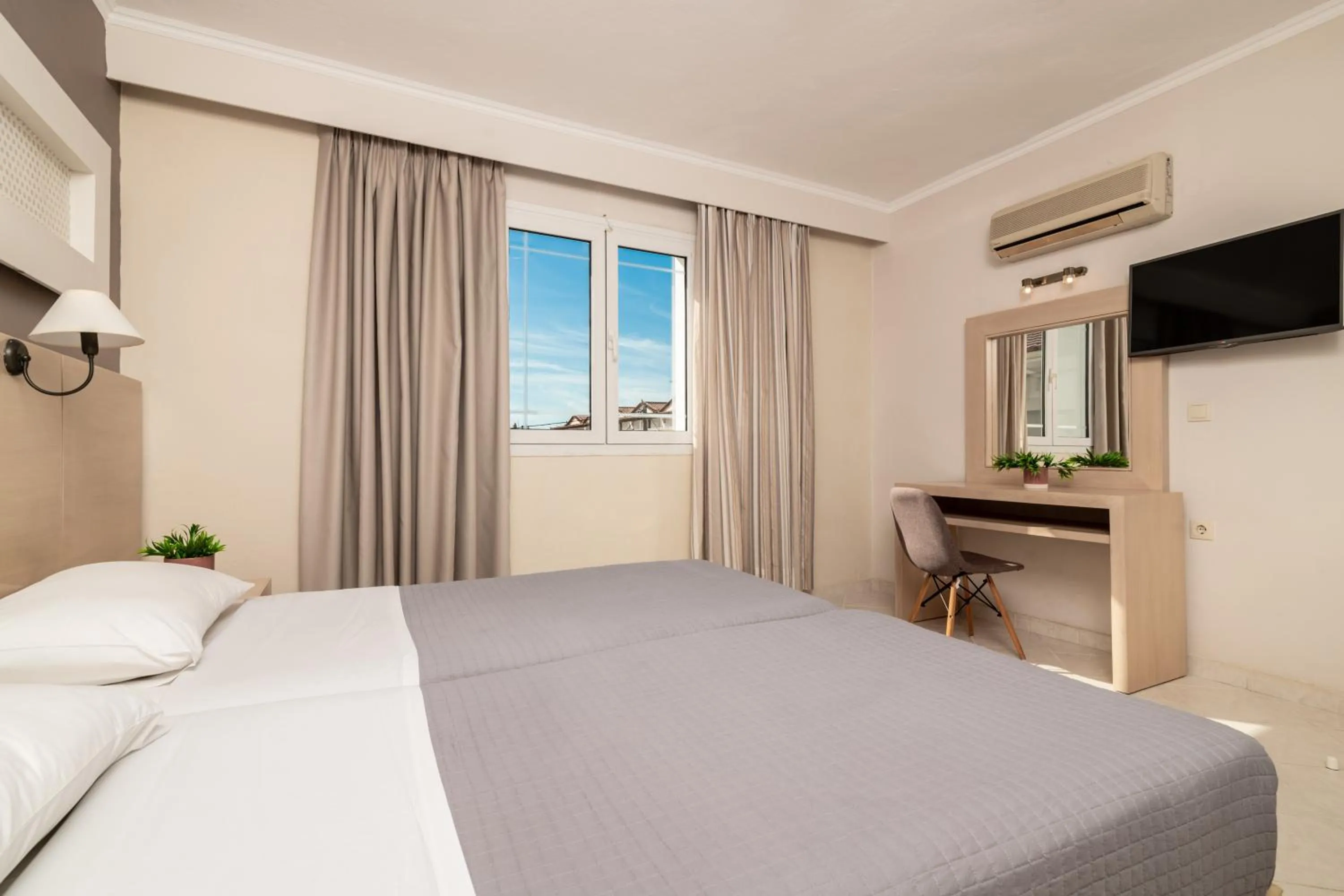 Bedroom, Bed in Karras Hotel