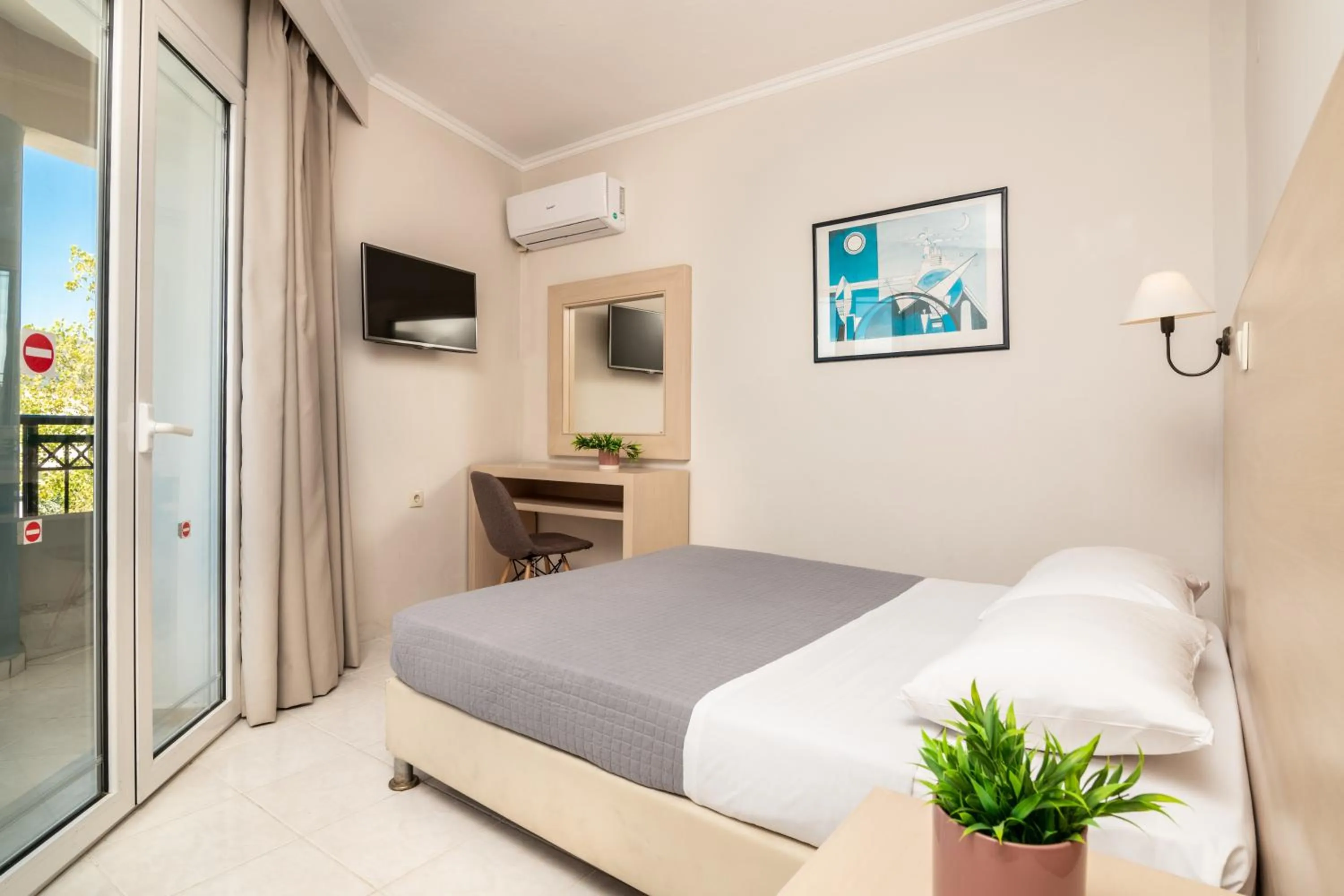 Bedroom, Bed in Karras Hotel