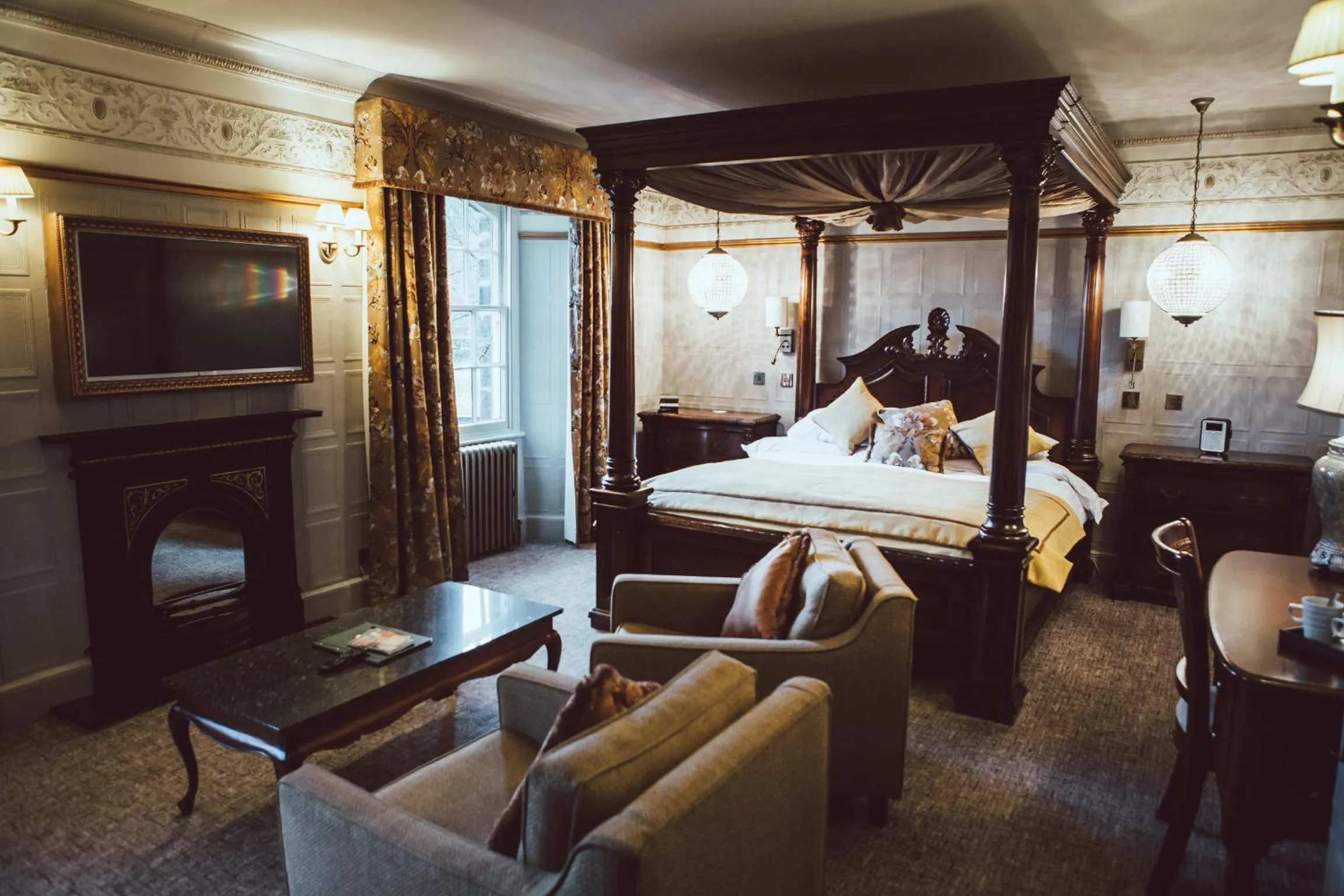 Bed in Royal Oak Hotel