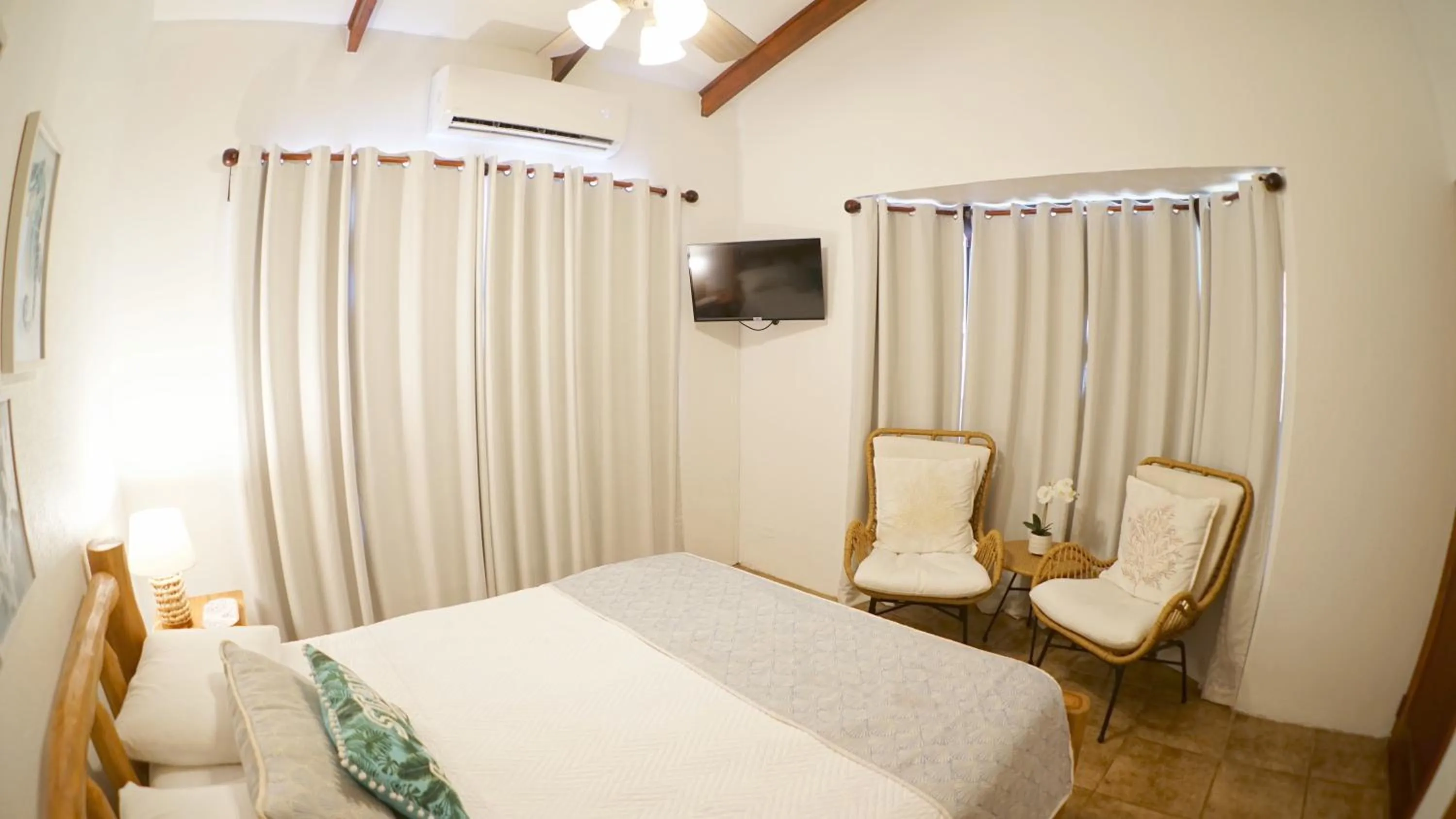 Photo of the whole room, Bed in Villas Welcome to Heaven