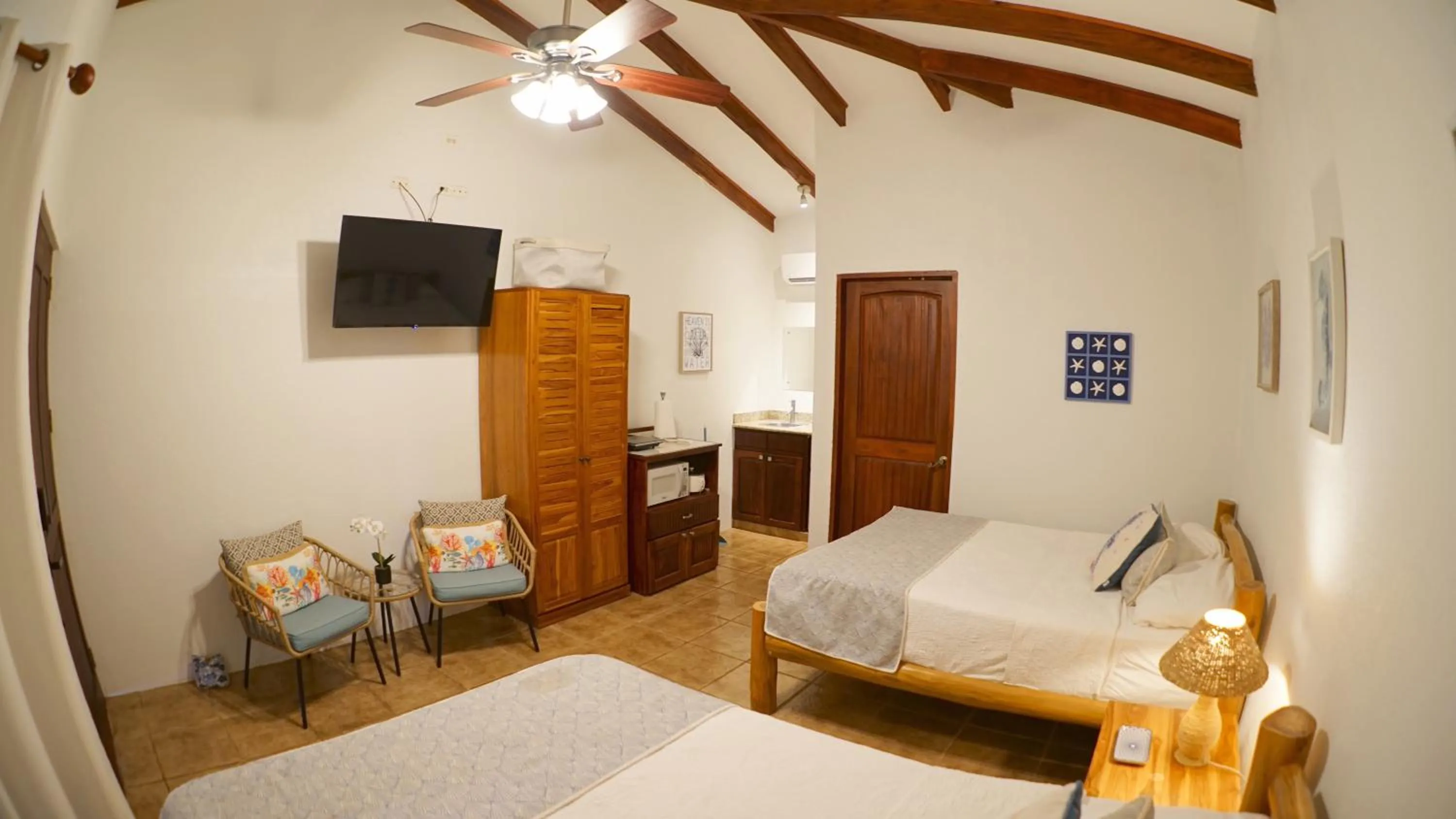 Photo of the whole room, Bed in Villas Welcome to Heaven