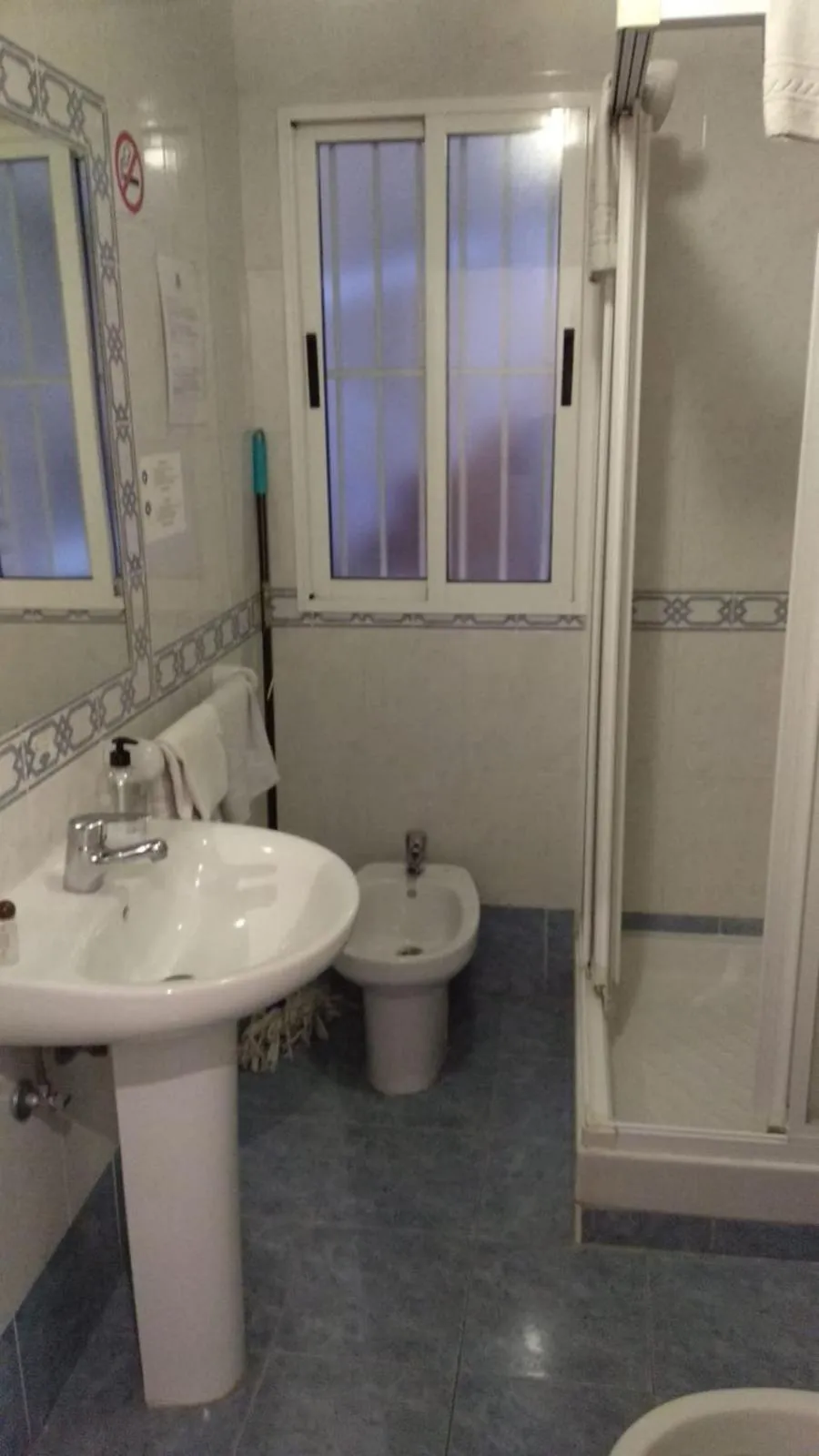 Bathroom in AB Pension Granada