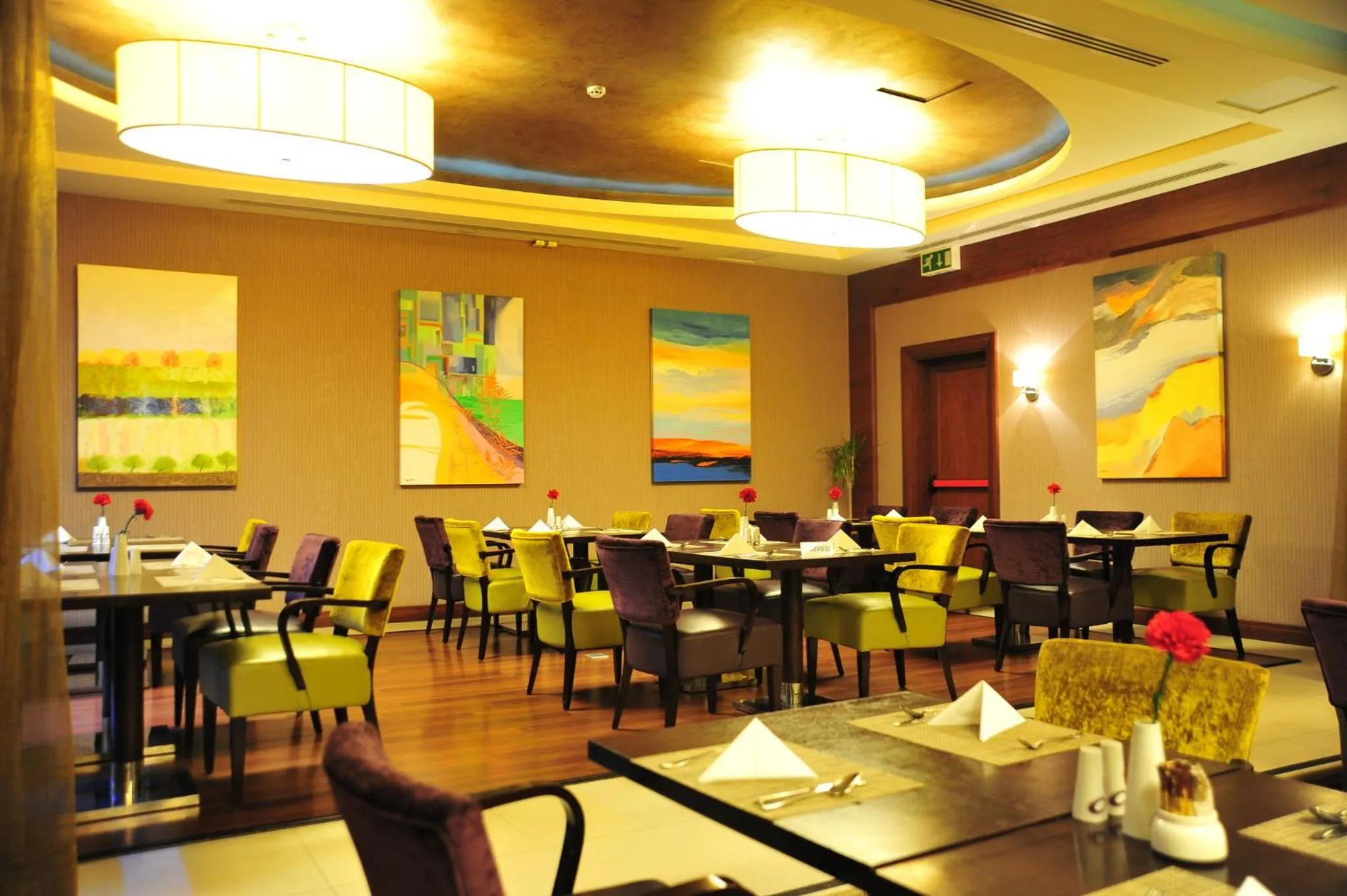 Restaurant/places to eat in Crowne Plaza Al Khobar by IHG
