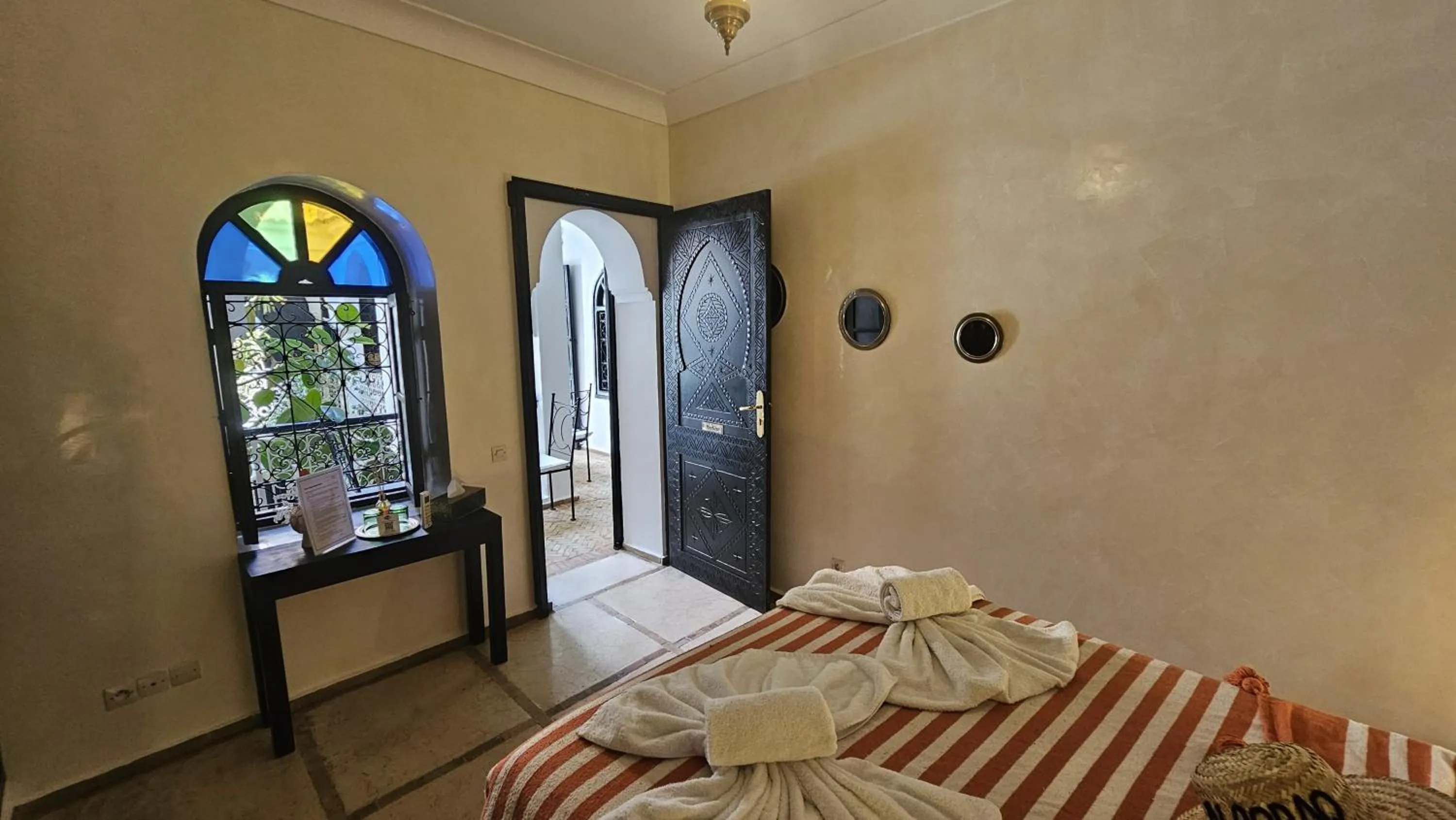 Photo of the whole room, Bed in Riad Alboraq