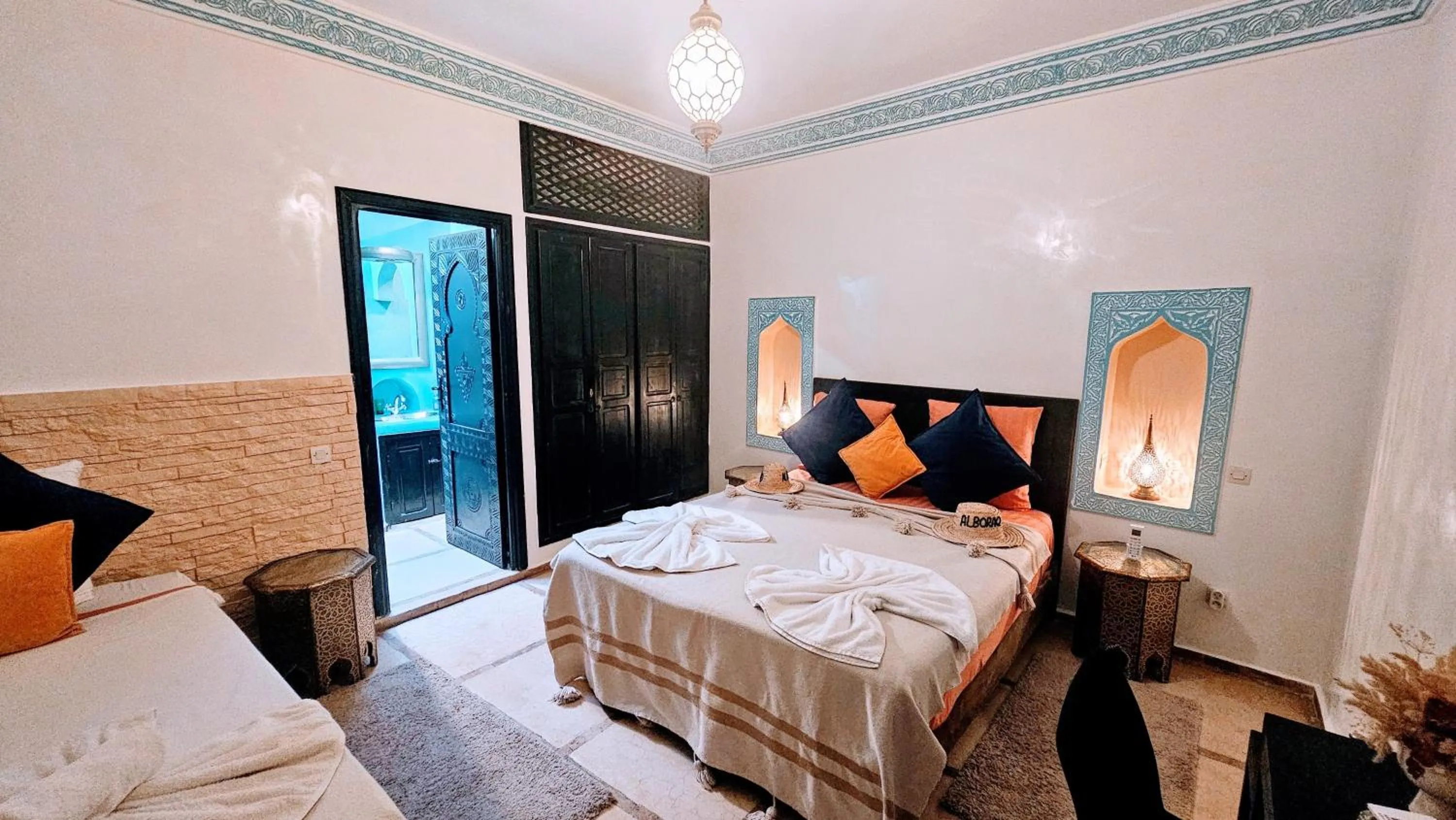Photo of the whole room, Bed in Riad Alboraq