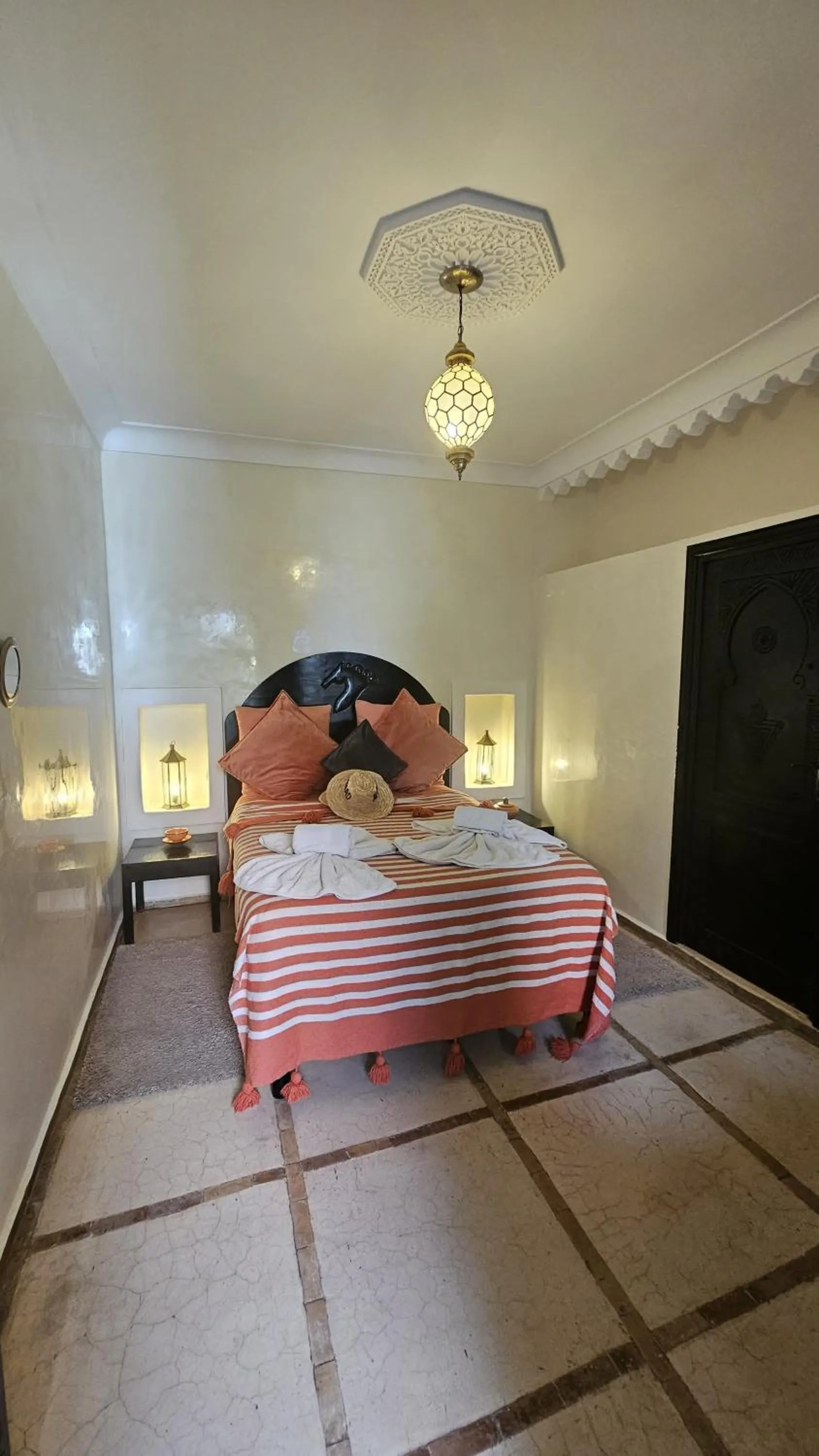 Photo of the whole room, Bed in Riad Alboraq