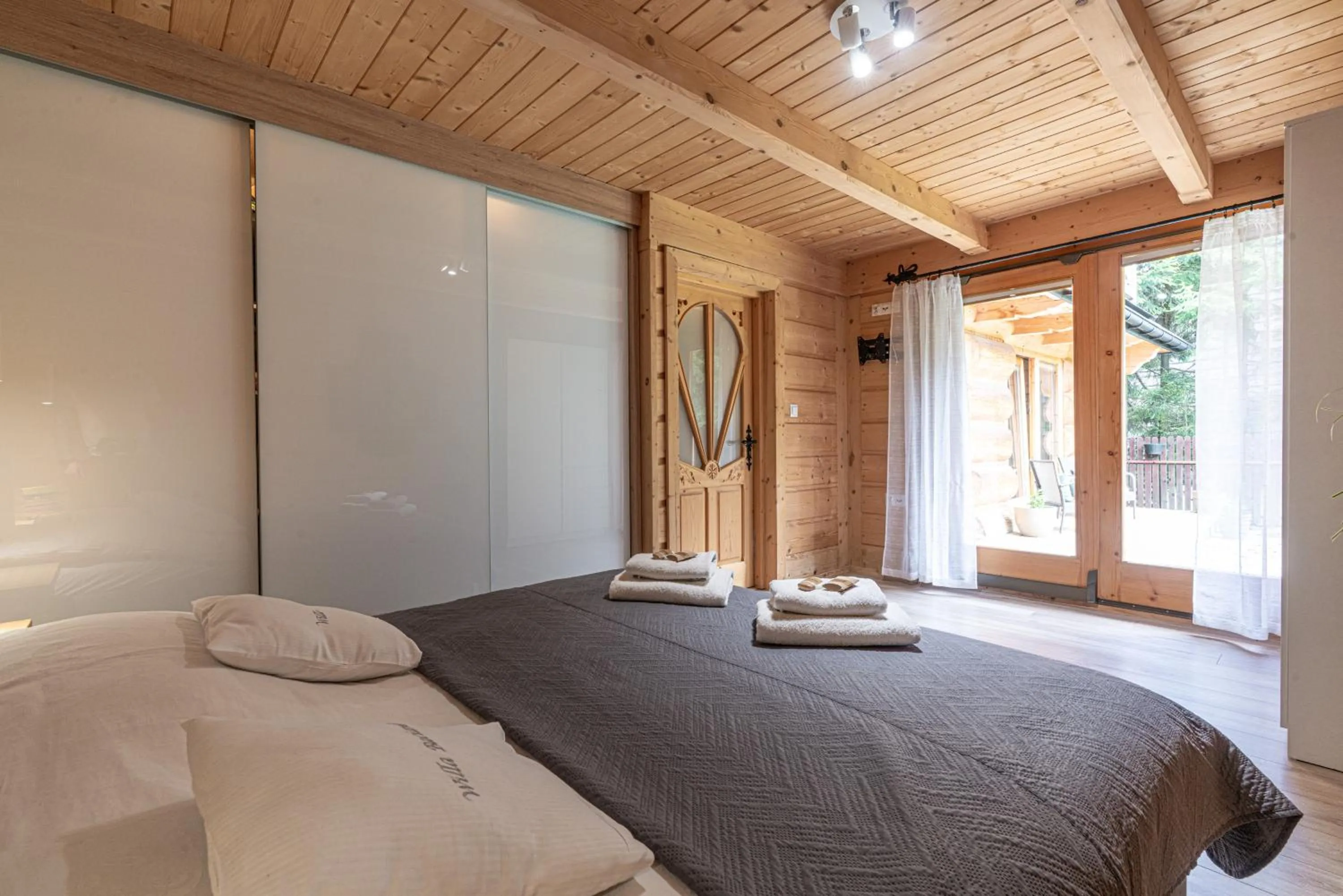 Bed in Willa Baciarka-basen, sauny i jacuzzi