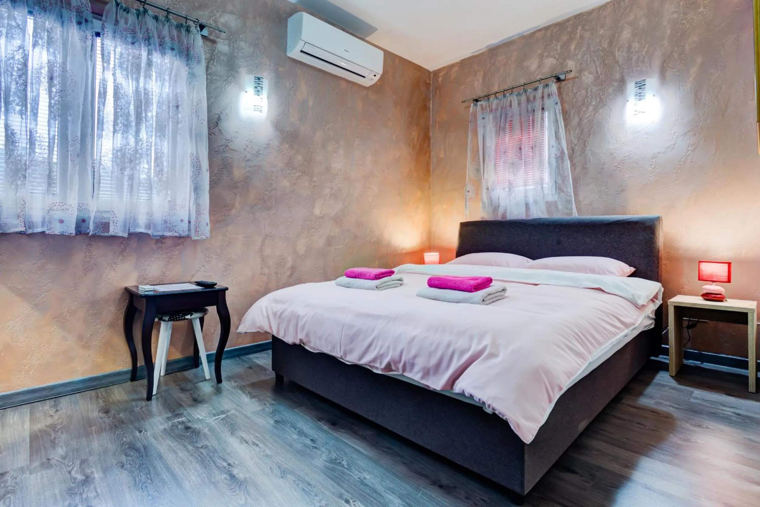 Standard King Room in Castelomi