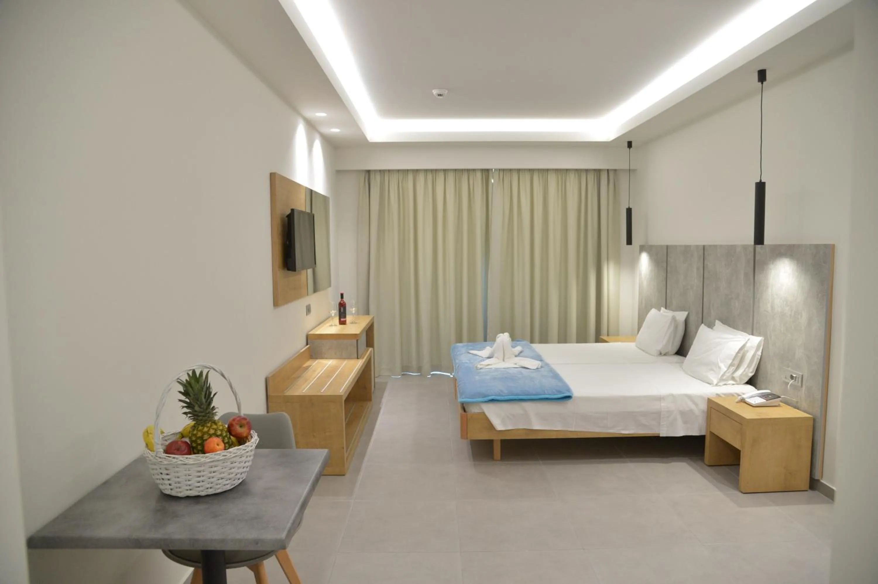 Photo of the whole room in Emerald Hotel