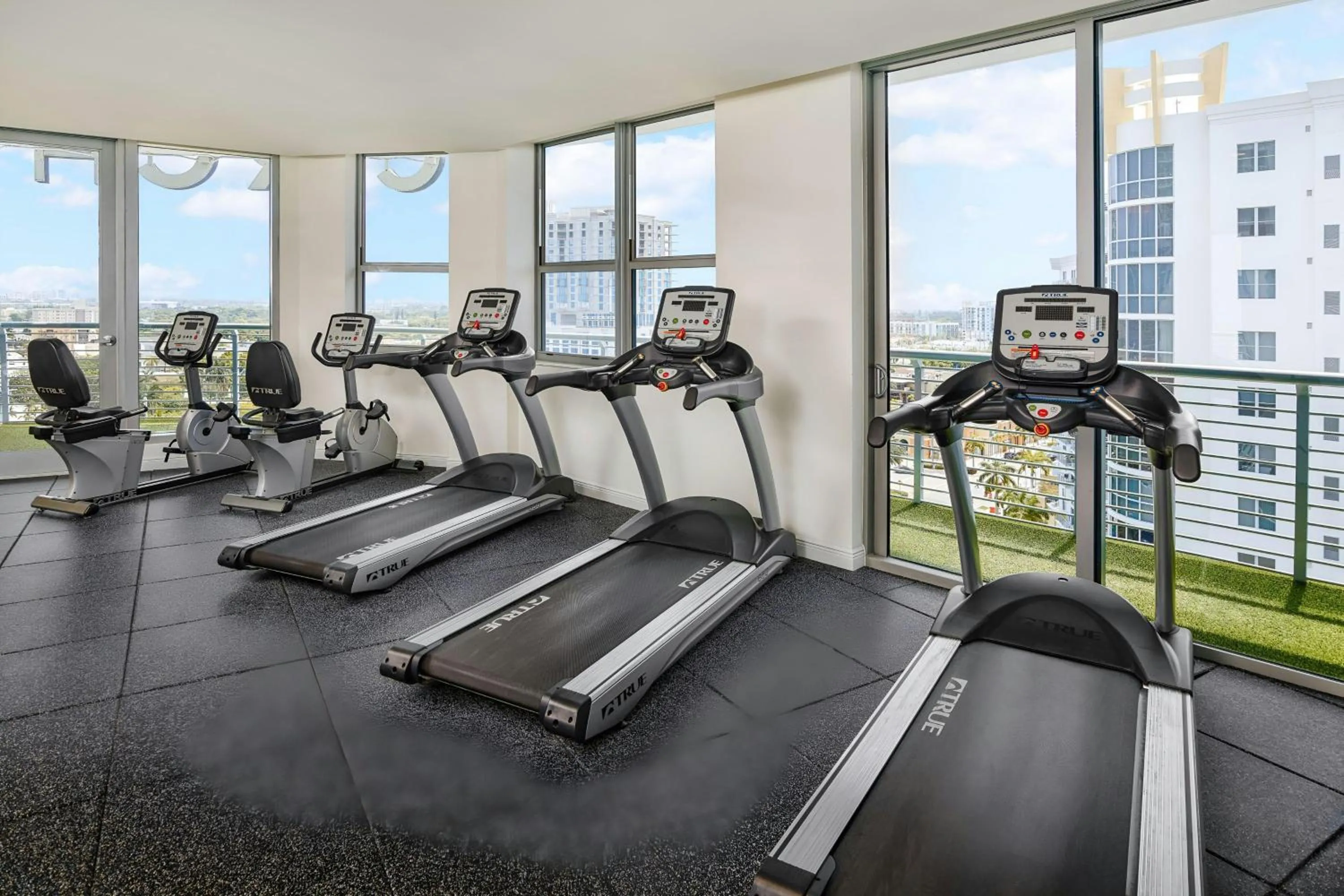 Fitness centre/facilities in The Circ Hotel Hollywood, Sonder by Marriott Bonvoy