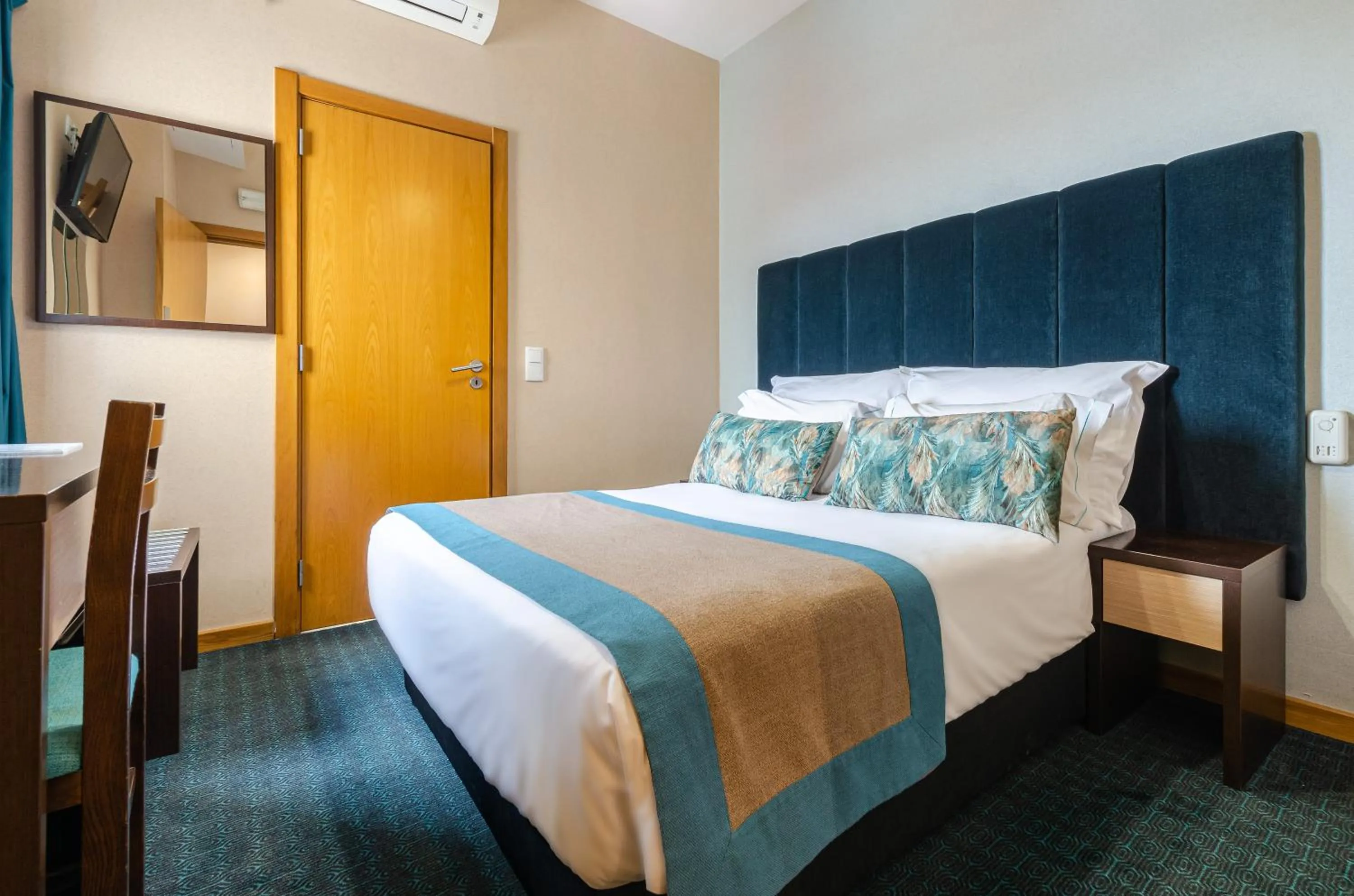 Bedroom, Bed in Hotel DAH - Dom Afonso Henriques