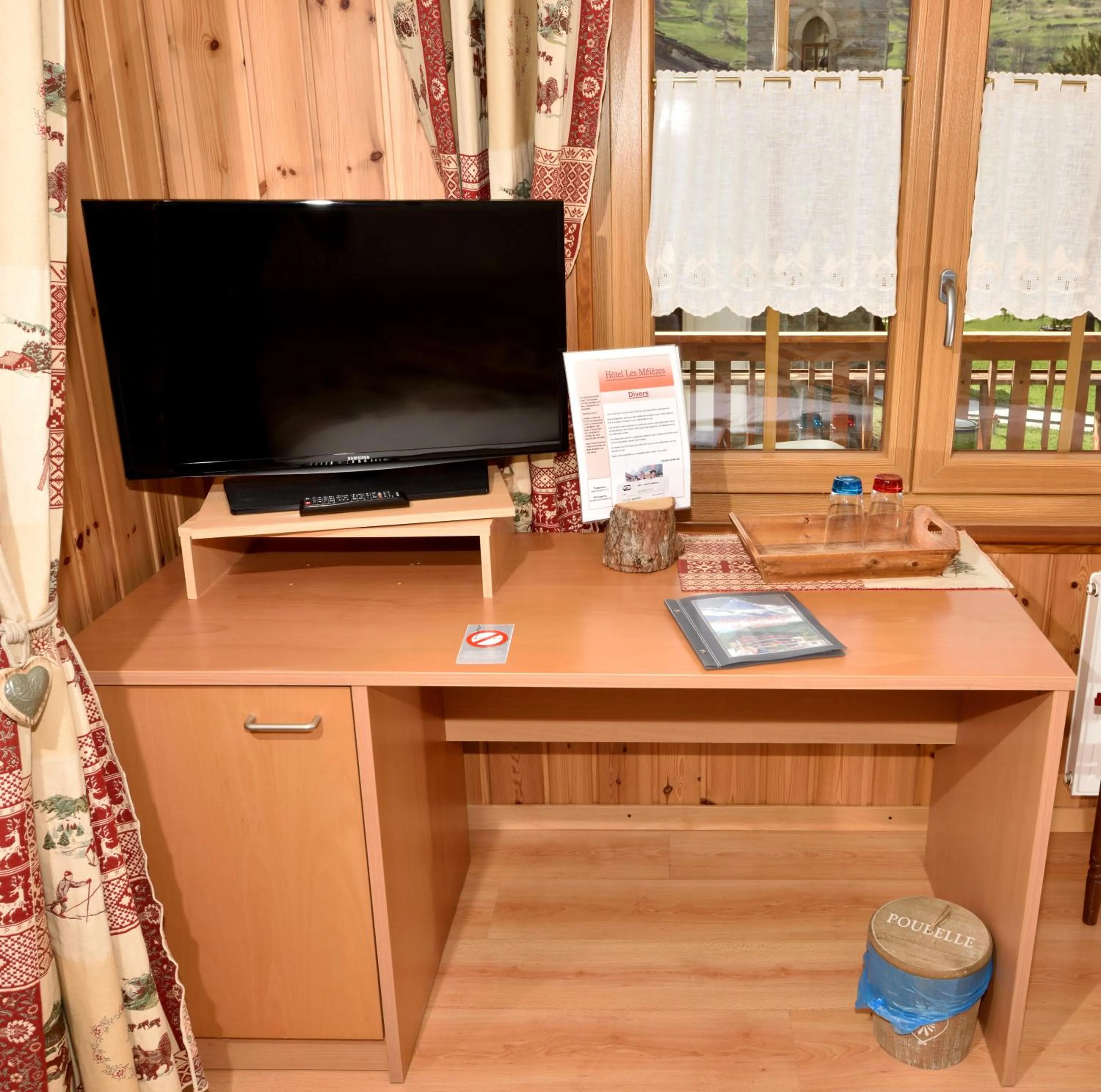 TV and multimedia in Hotel Les Mélèzes