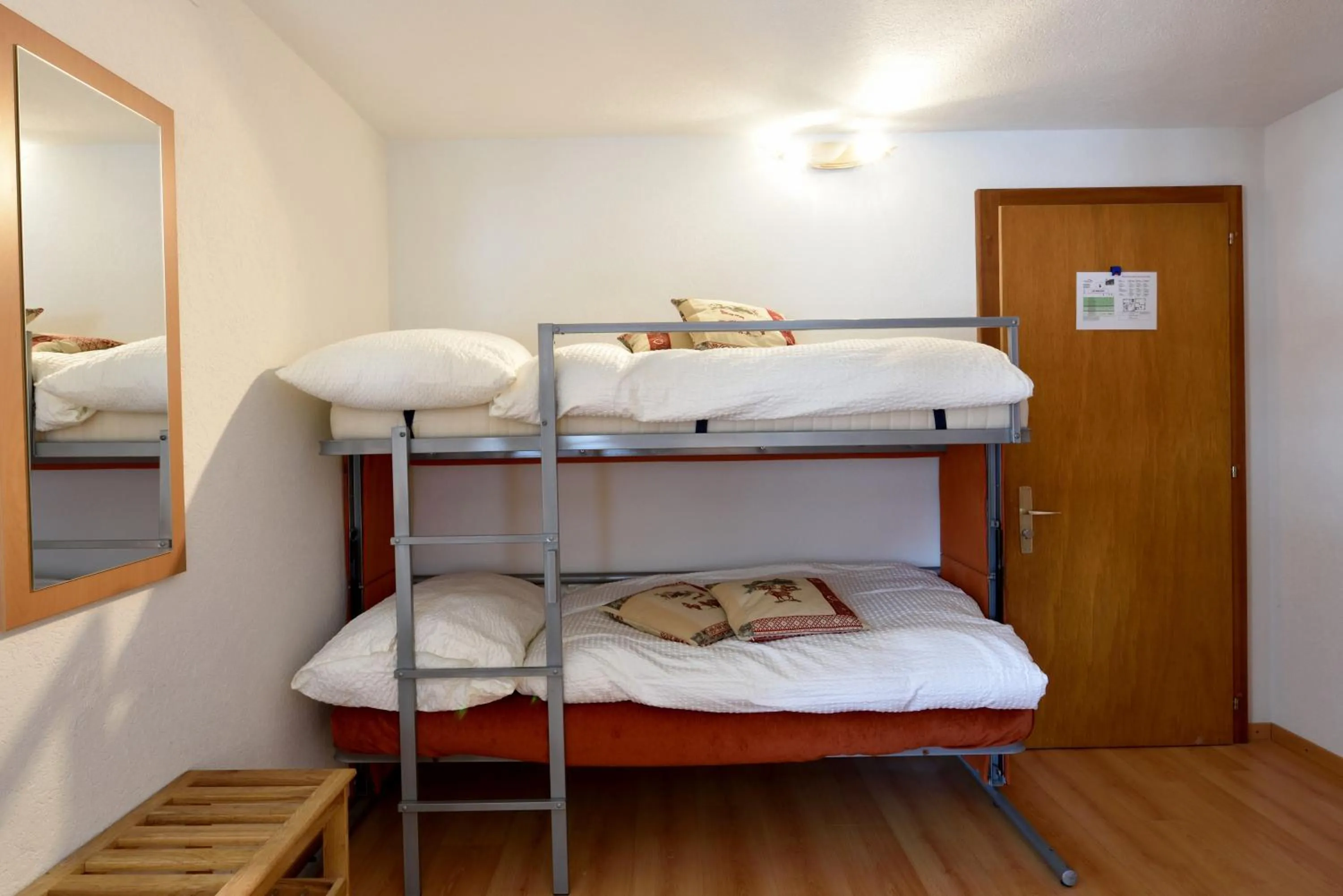 bunk bed, Bed in Hotel Les Mélèzes