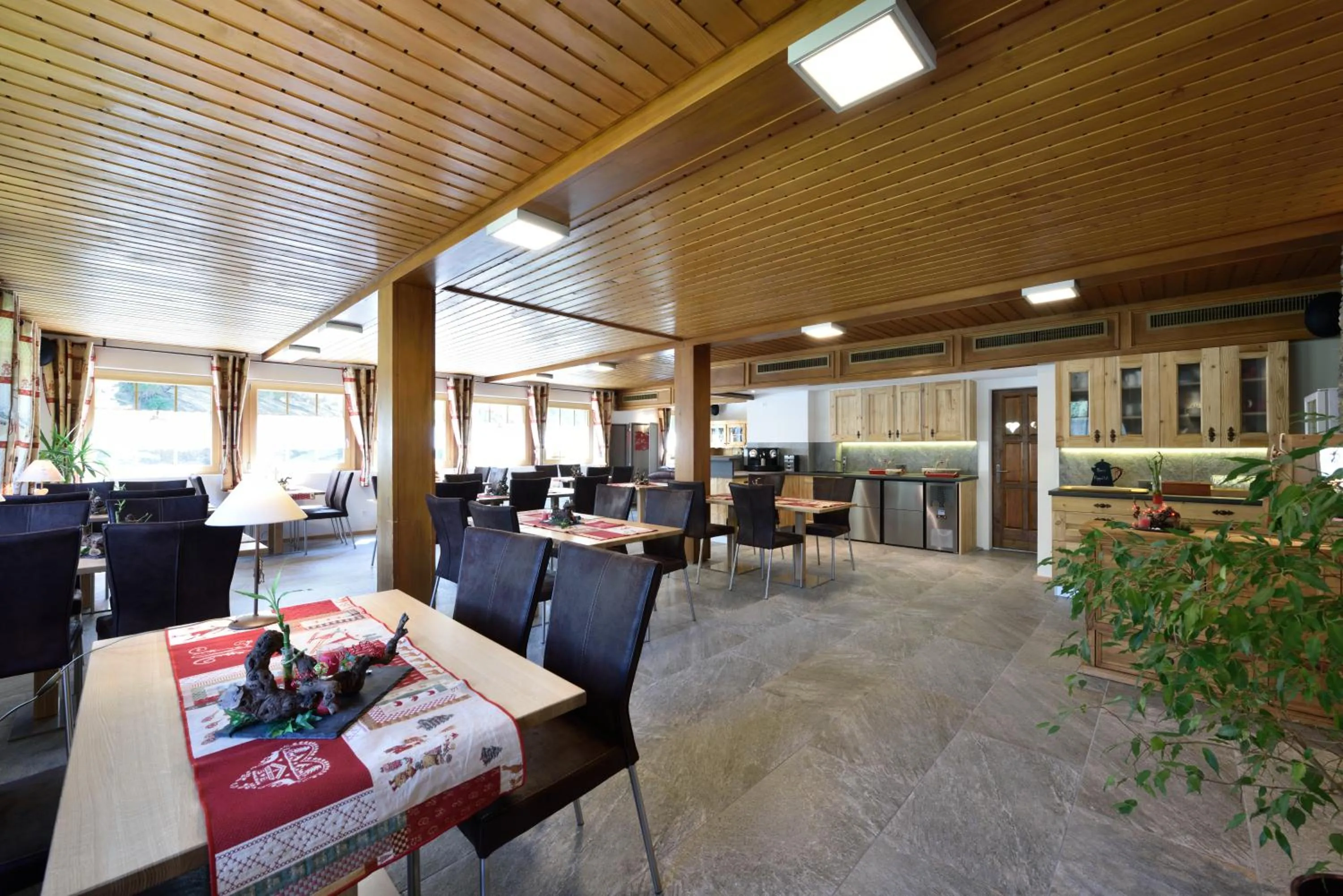 Restaurant/places to eat in Hotel Les Mélèzes