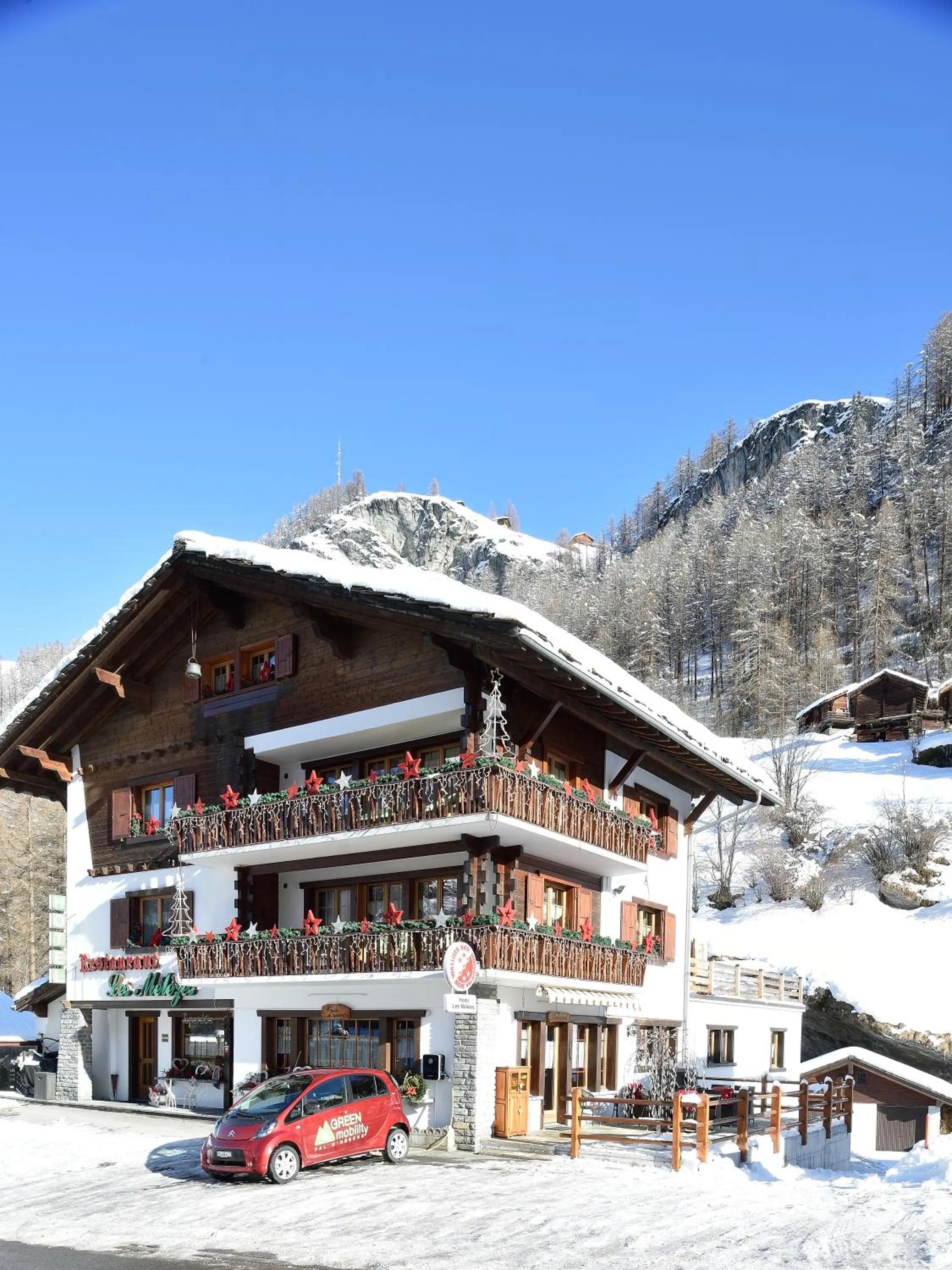 Property building in Hotel Les Mélèzes