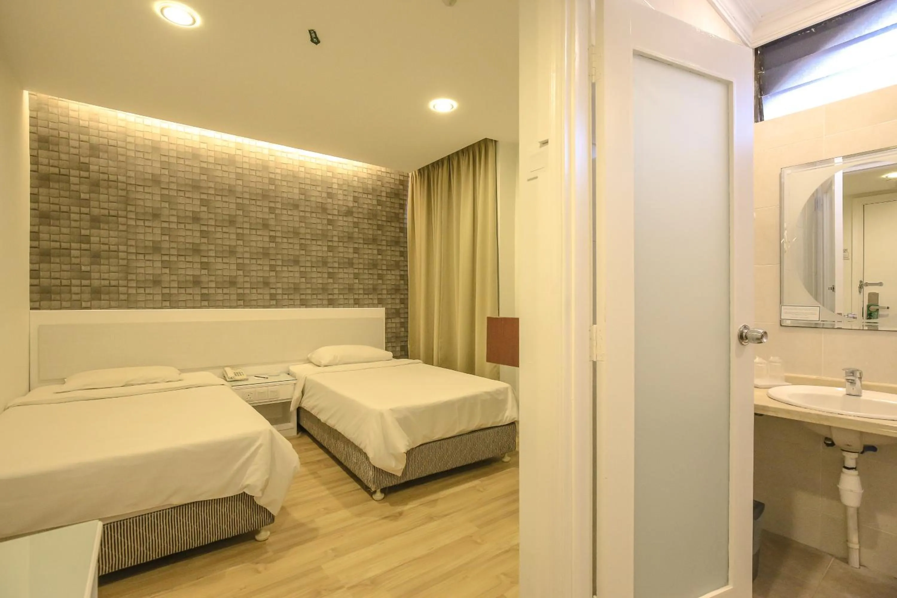 Photo of the whole room, Bed in Hotel Ming Star