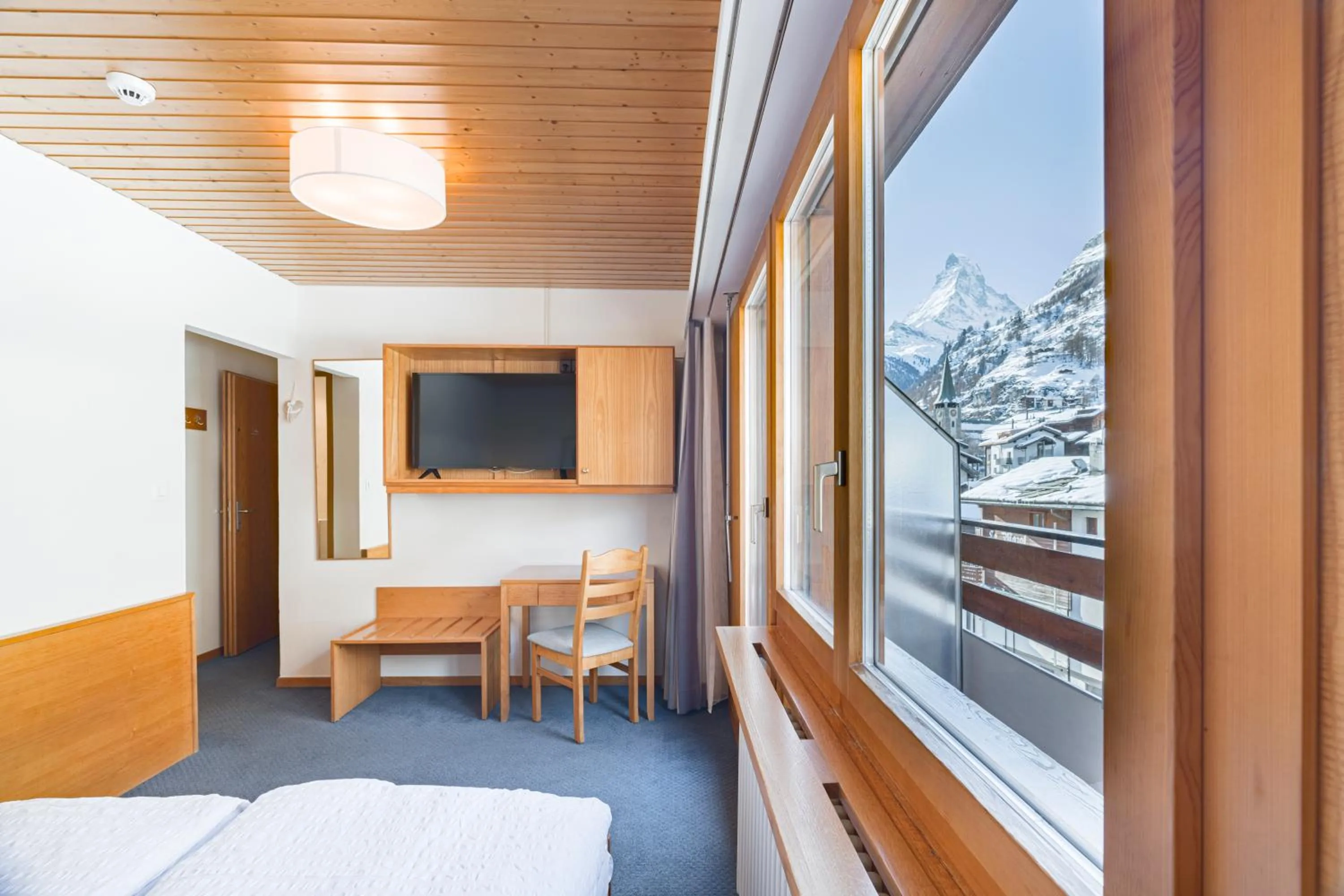 TV and multimedia, Bed in Hotel Parnass