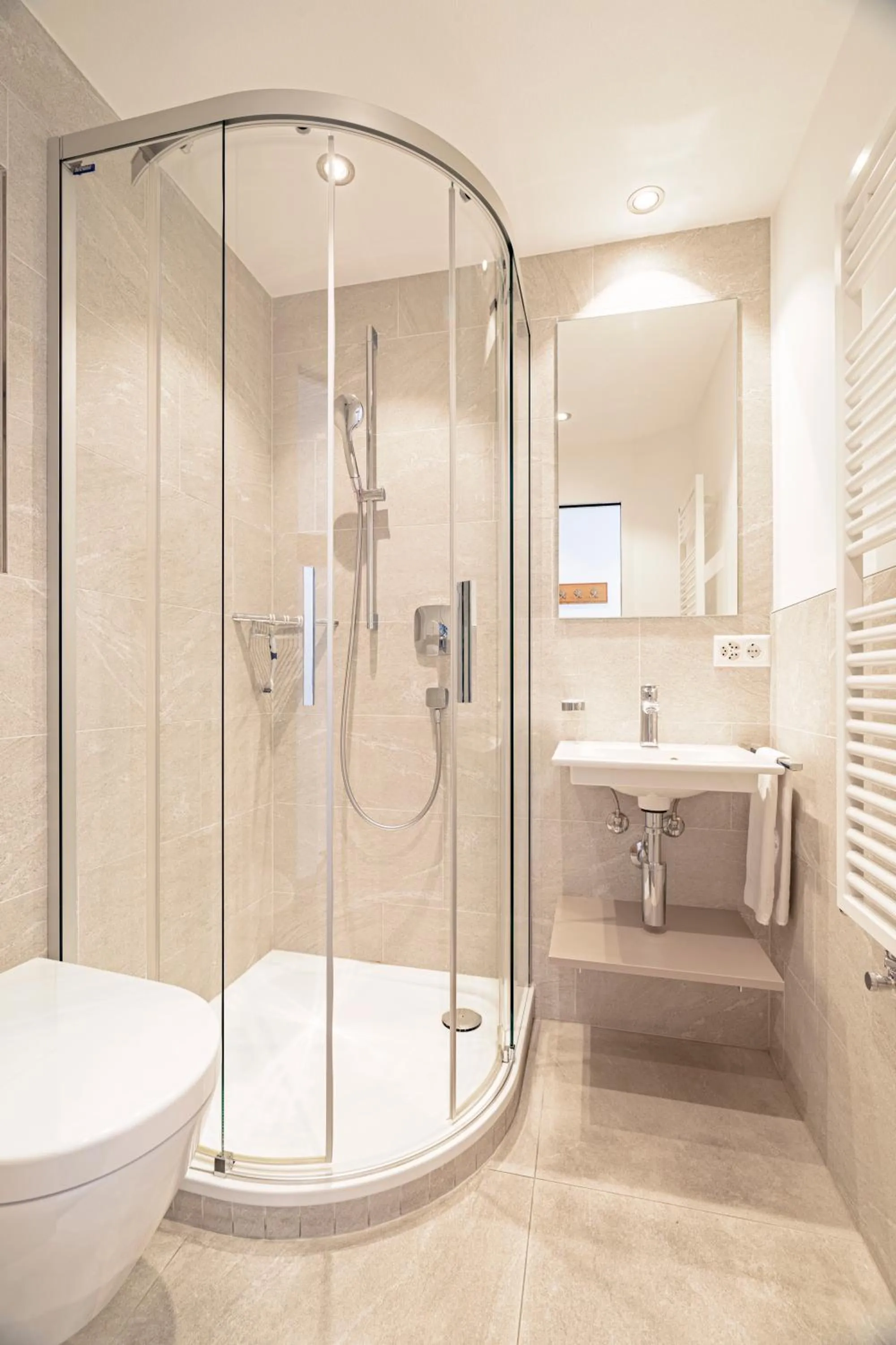 Shower in Hotel Parnass