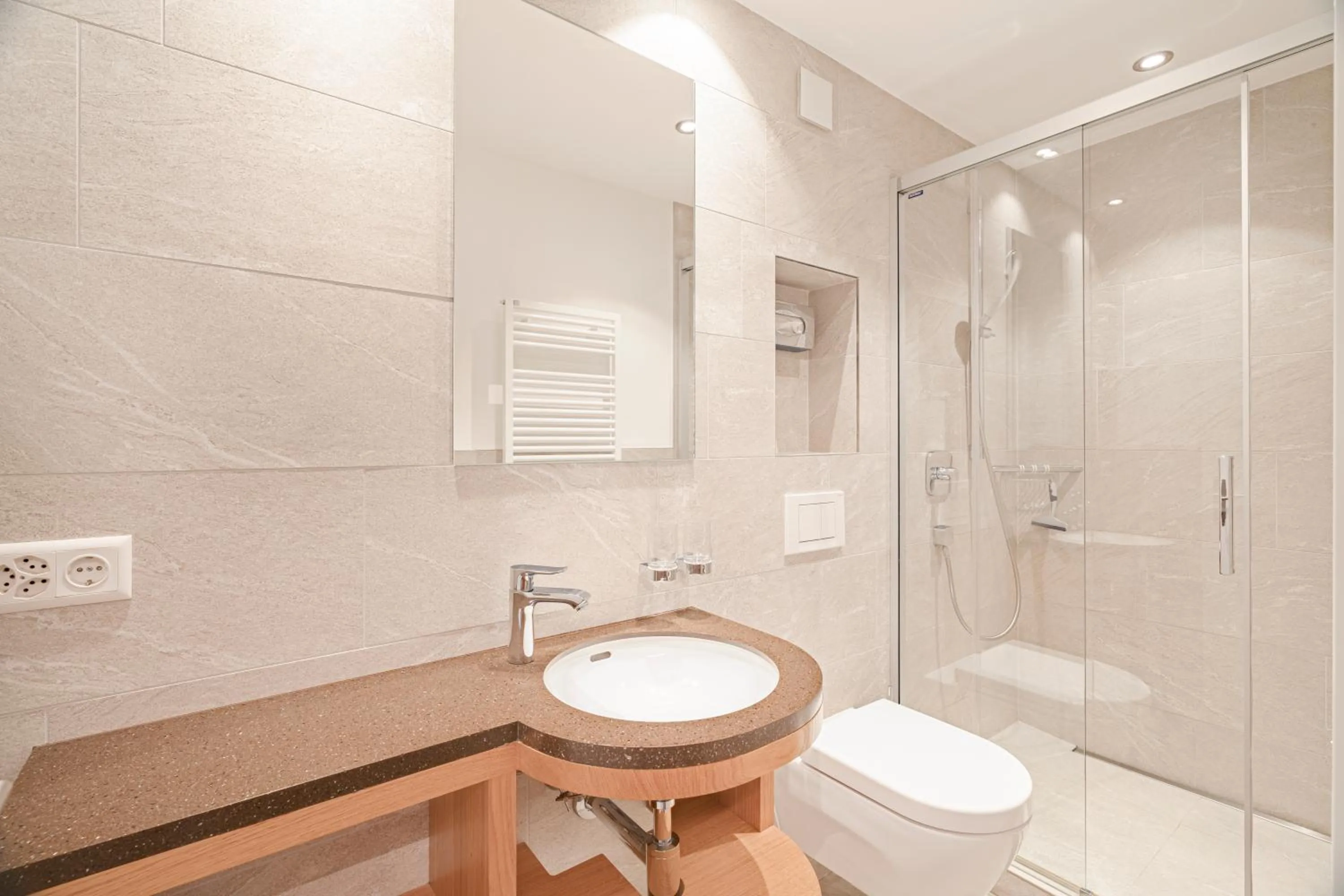 Shower in Hotel Parnass