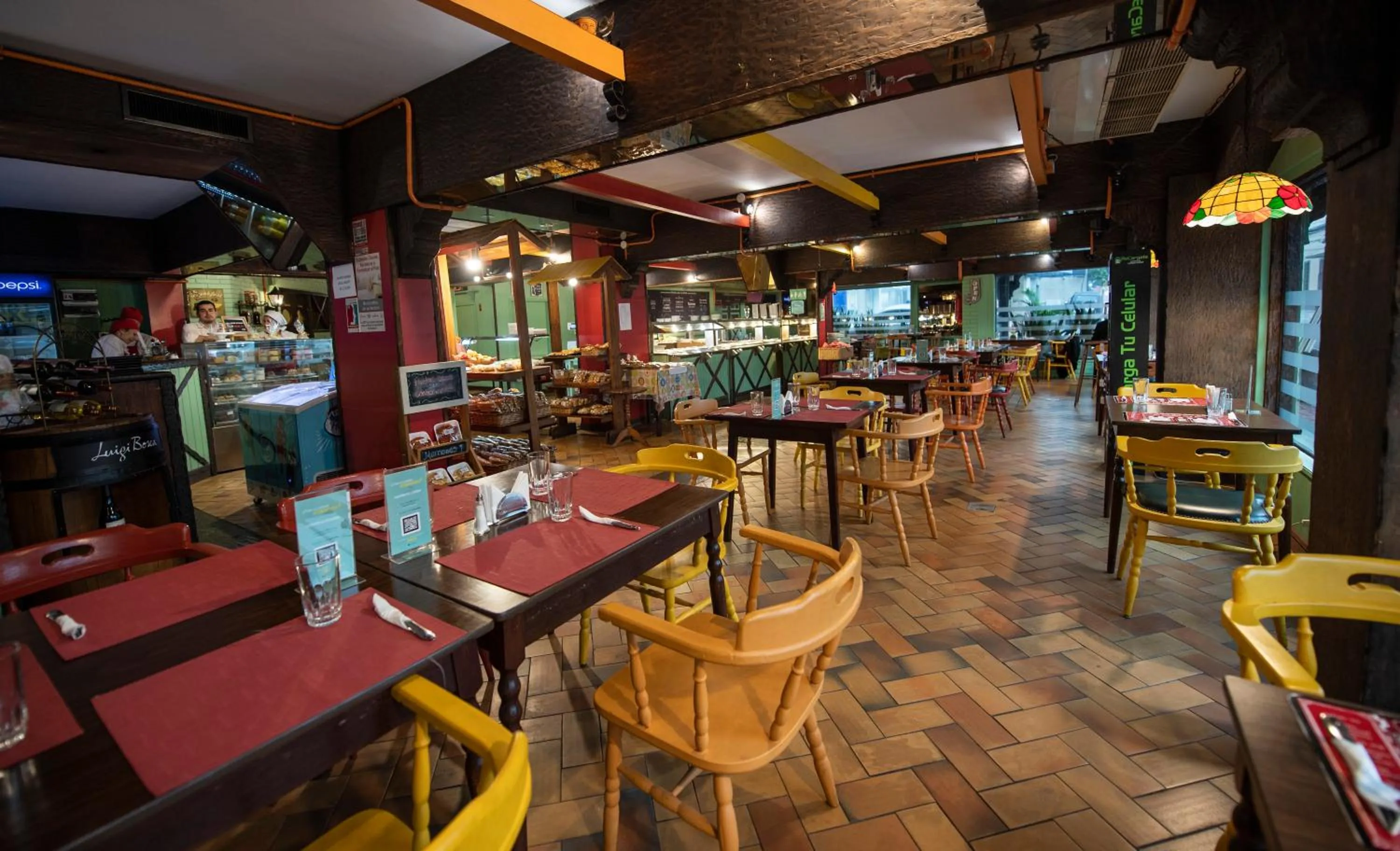 Restaurant/places to eat in Hotel Cecilia