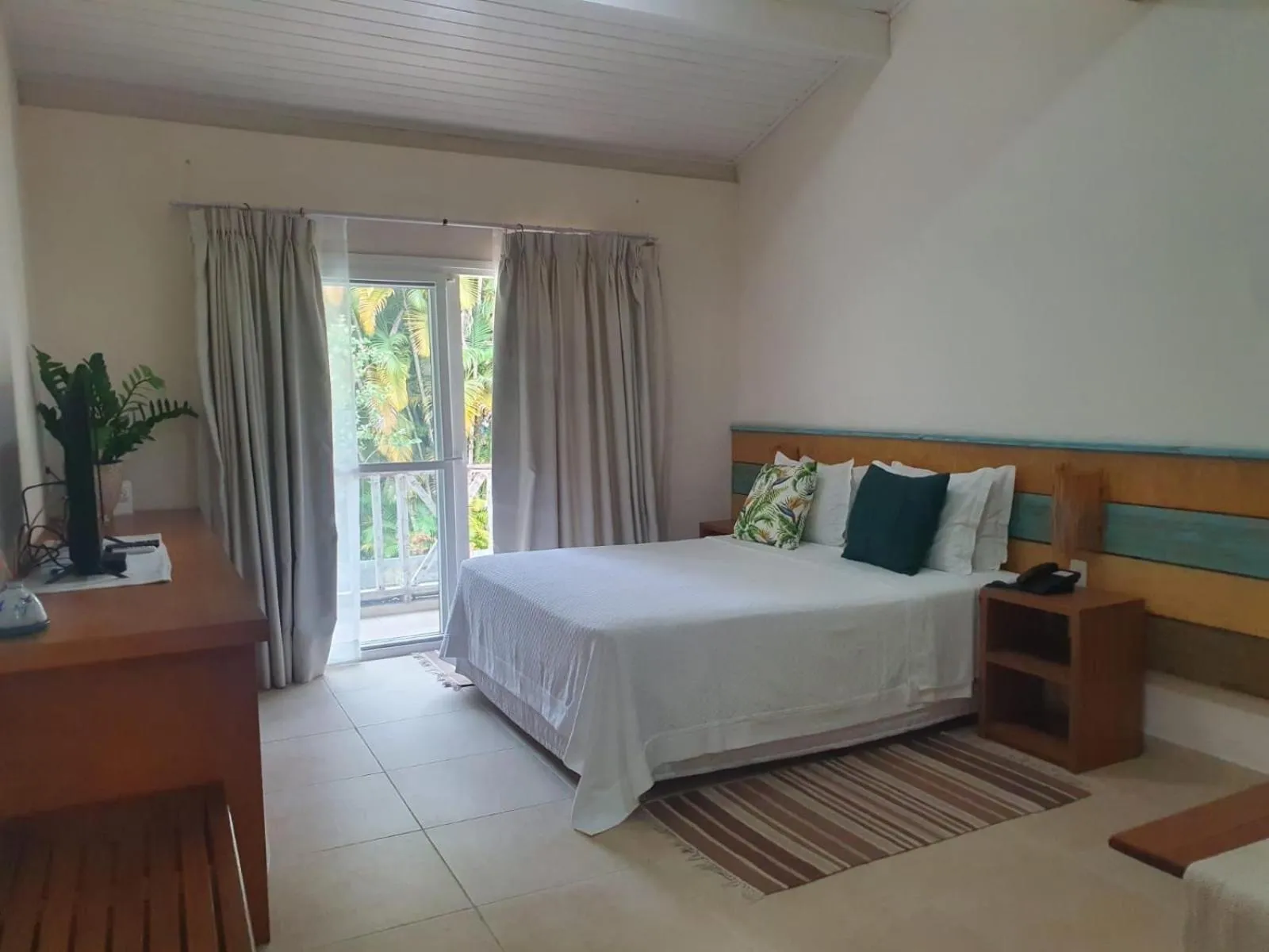 Bedroom, Bed in Ilha Deck Hotel