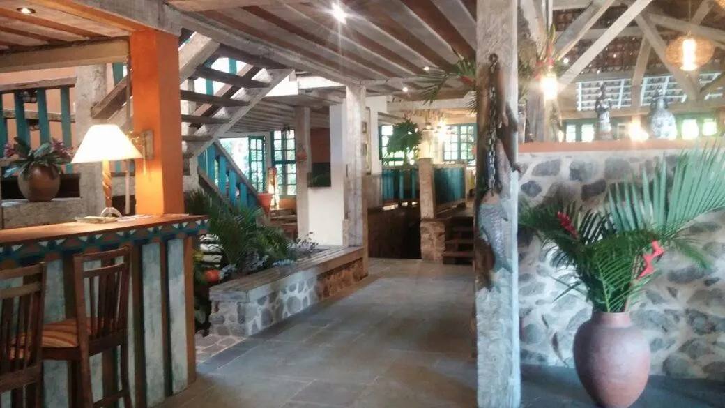 Communal lounge/ TV room in Ilha Deck Hotel