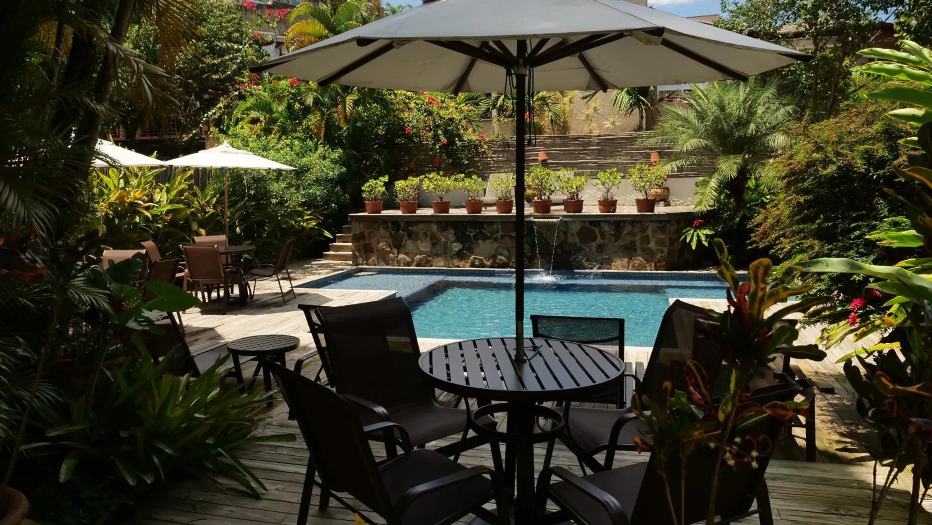 Swimming pool in Ilha Deck Hotel