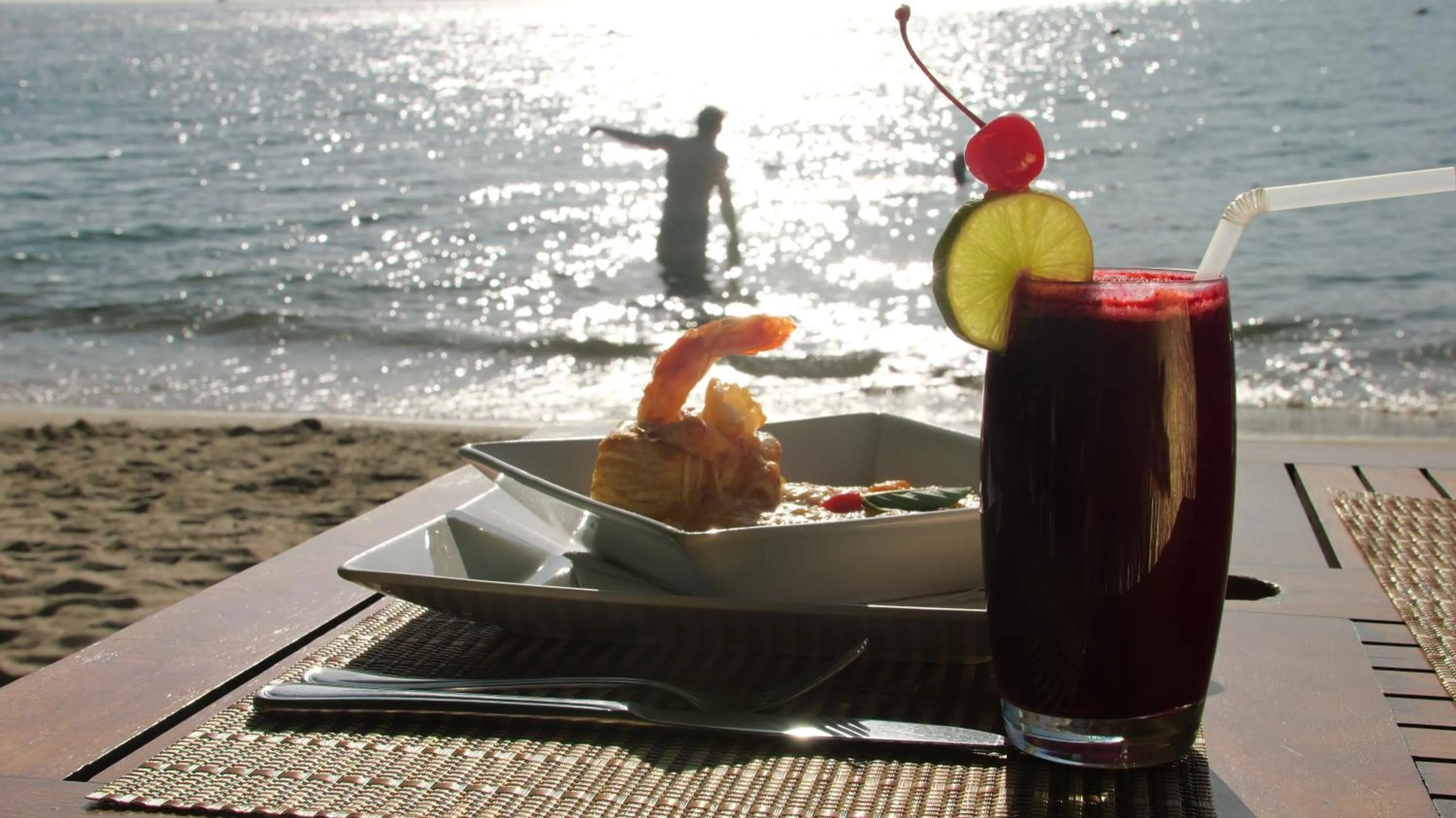 Restaurant/places to eat in Ilha Deck Hotel