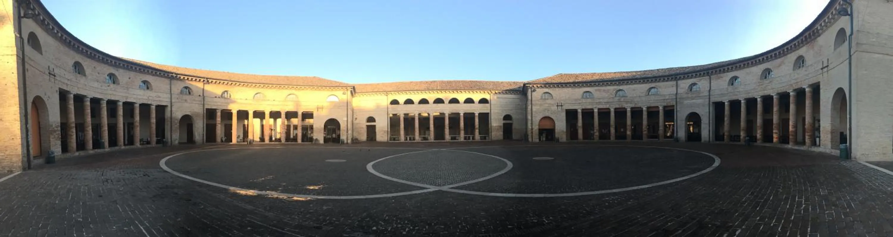 Facade/entrance in Al Foro Annonario