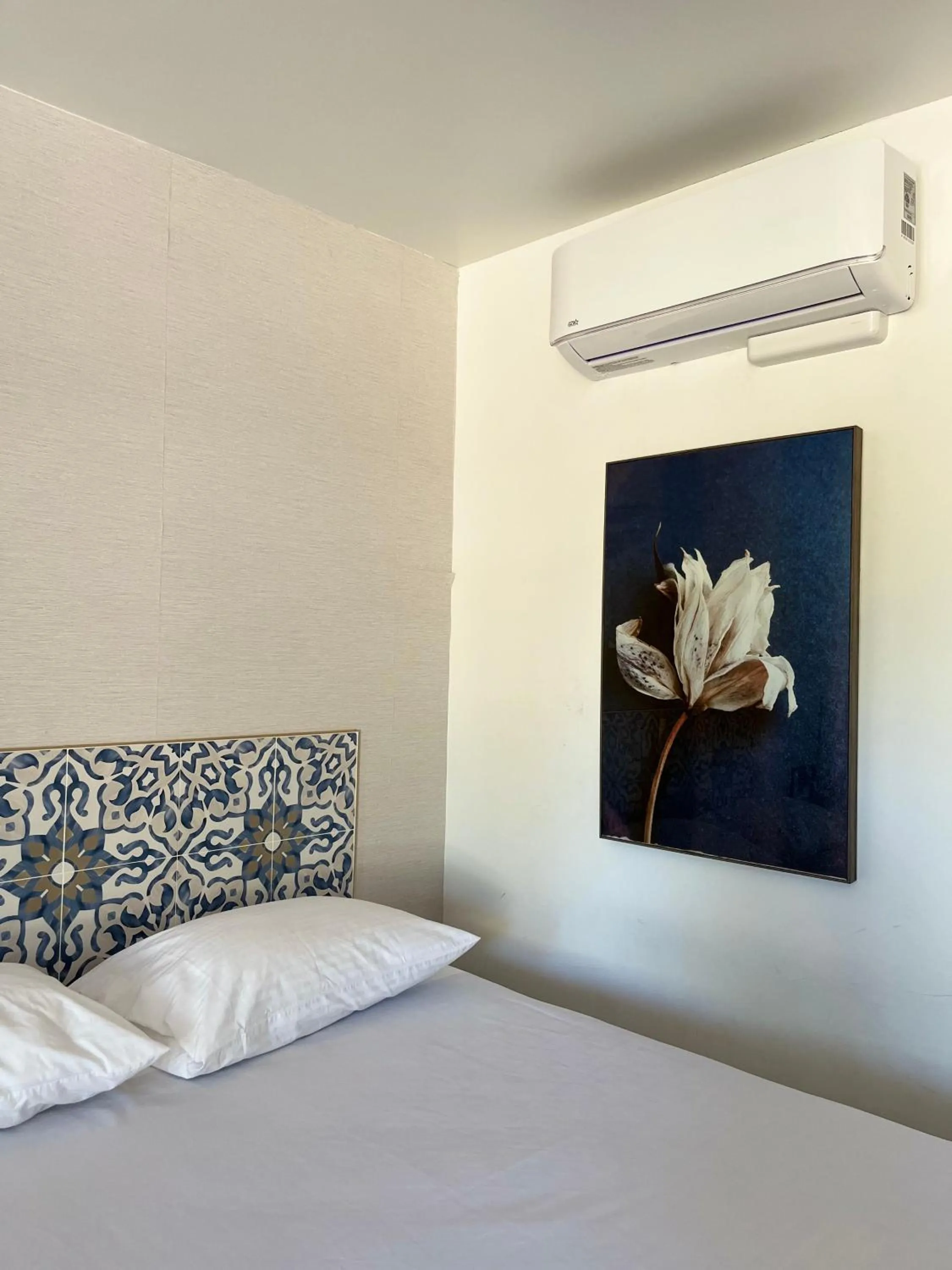 Decorative detail, Bed in Anaheim Maingate Inn