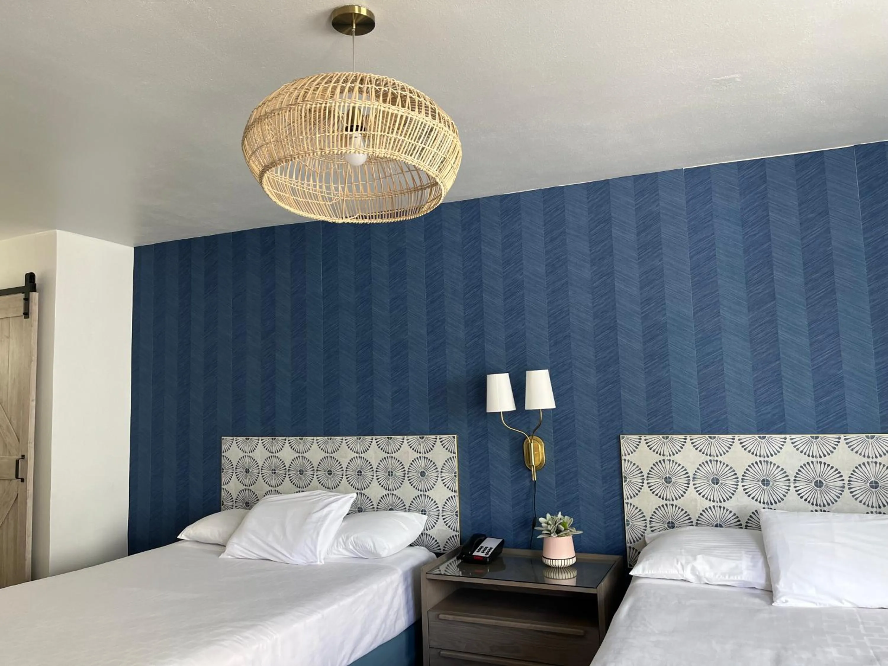 Bedroom, Bed in Anaheim Maingate Inn