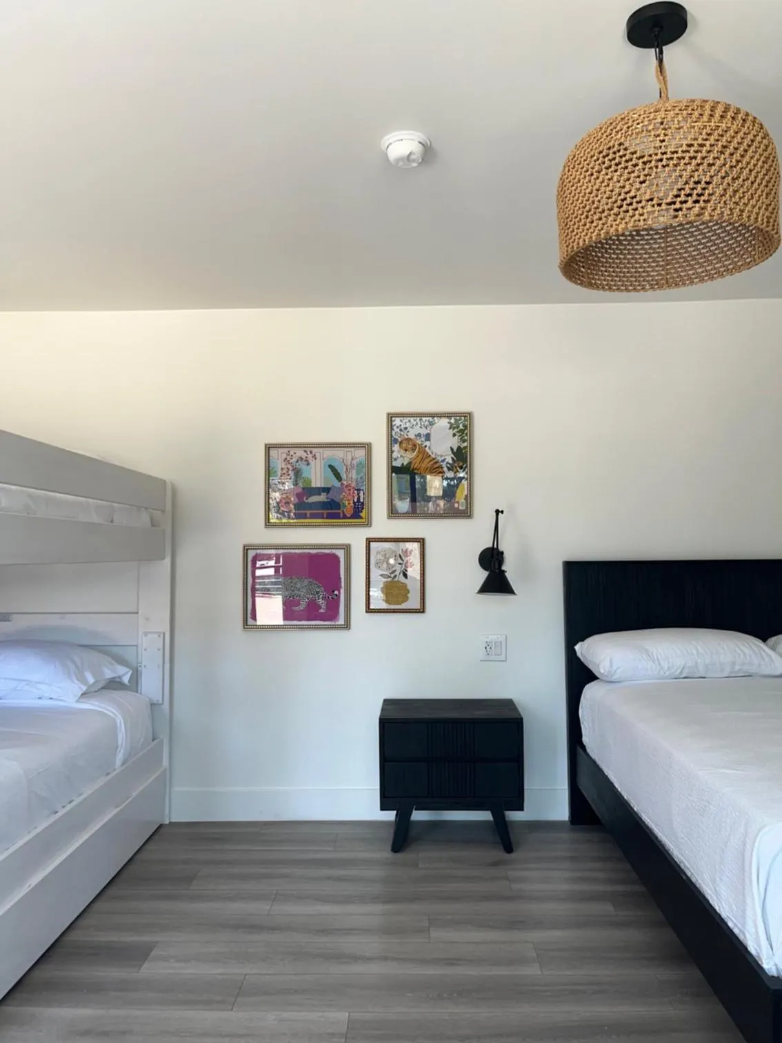 Photo of the whole room, Bed in Anaheim Maingate Inn