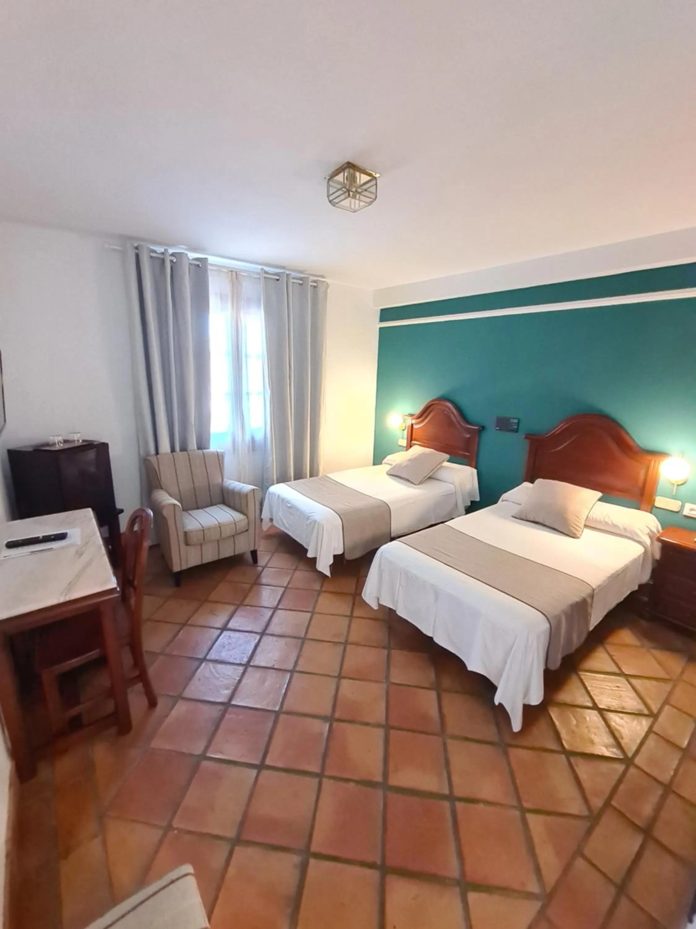 Bedroom, Bed in Hotel Don Gonzalo