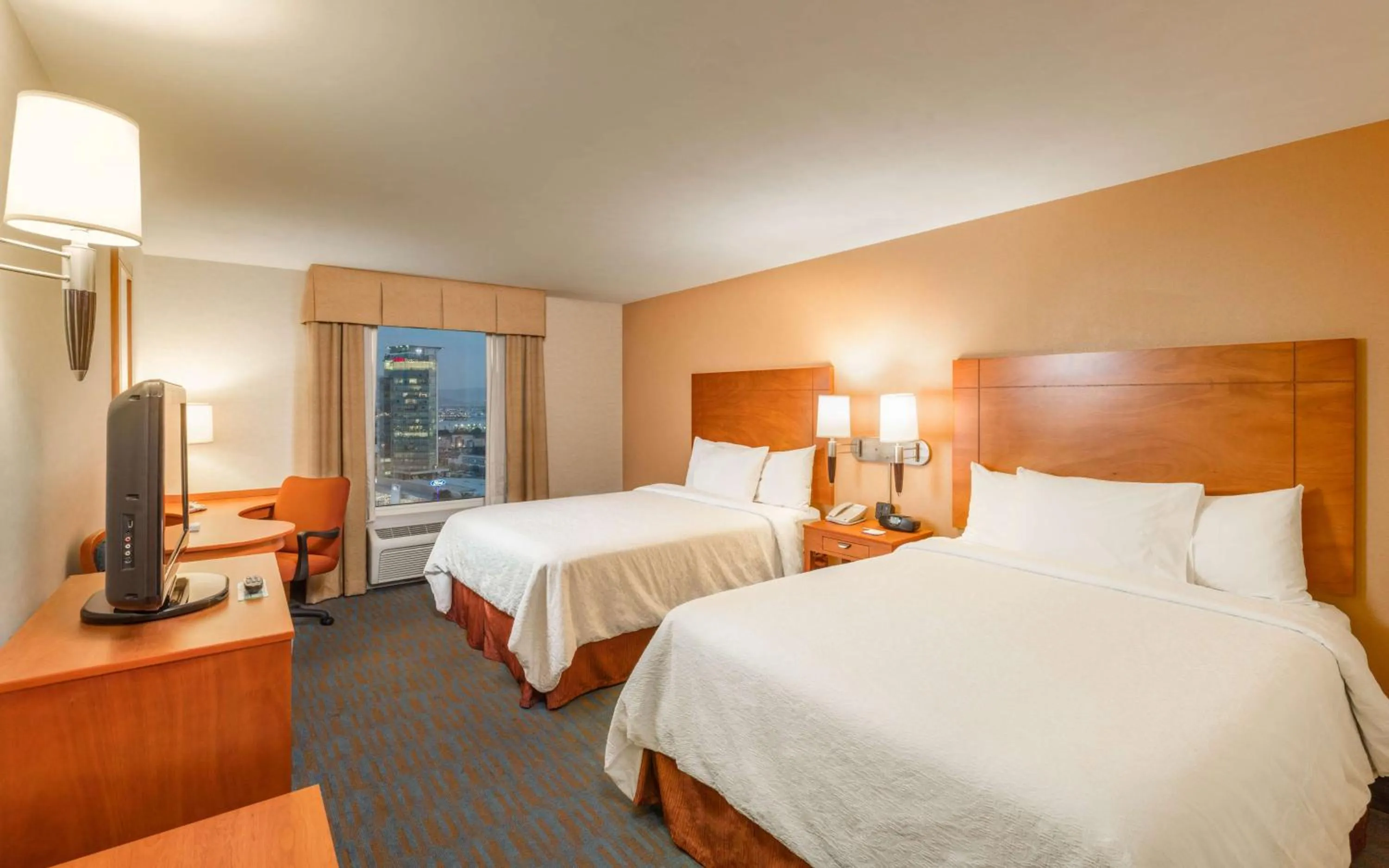 Bedroom, Bed in Hampton by Hilton Queretaro Tecnologico