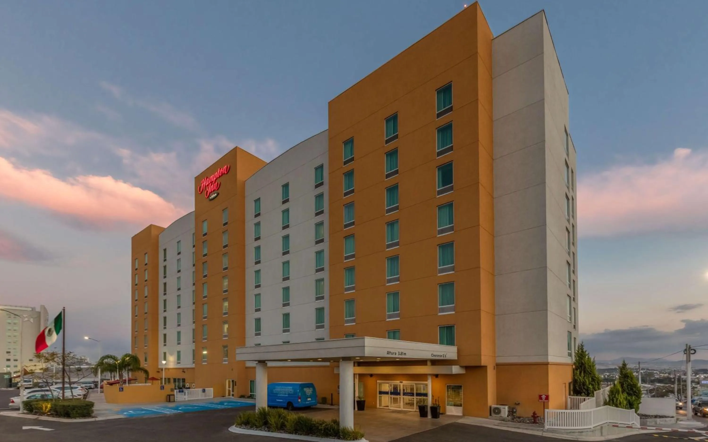 Property building in Hampton by Hilton Queretaro Tecnologico