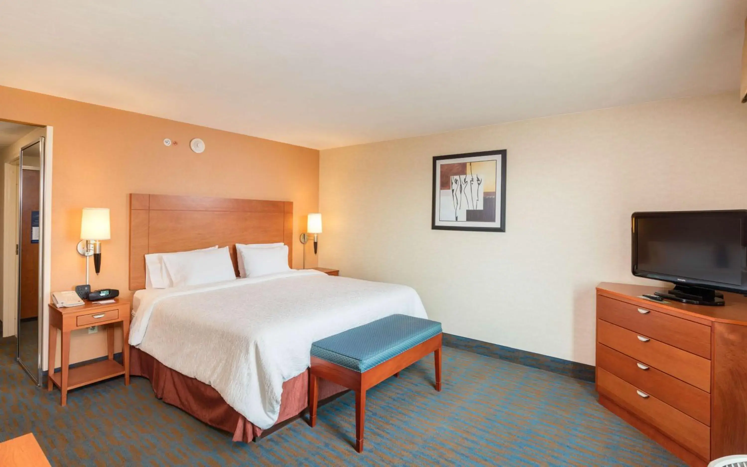 King Room with Shower - Non-Smoking in Hampton by Hilton Queretaro Tecnologico King Room with Shower - Non-Smoking in Hampton by Hilton Queretaro Tecnologico