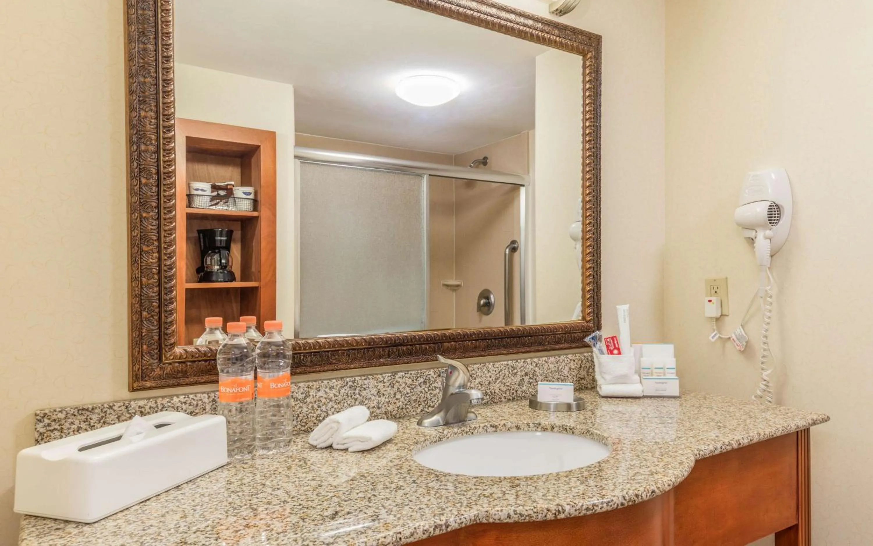 Toilet in Hampton by Hilton Queretaro Tecnologico