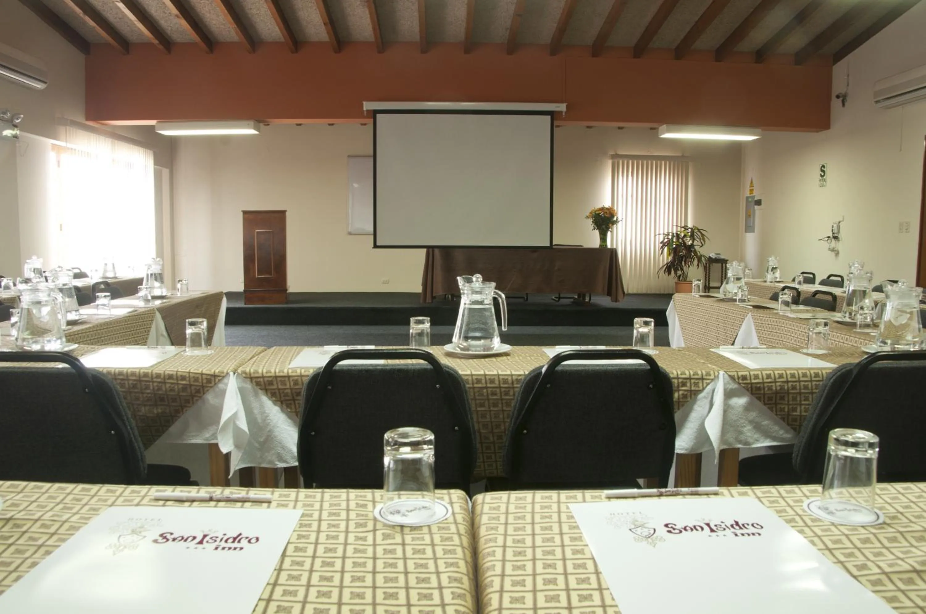 Business facilities in Hotel San Isidro Inn