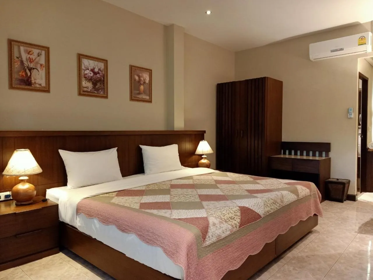 Photo of the whole room, Bed in Rommai Greenpark