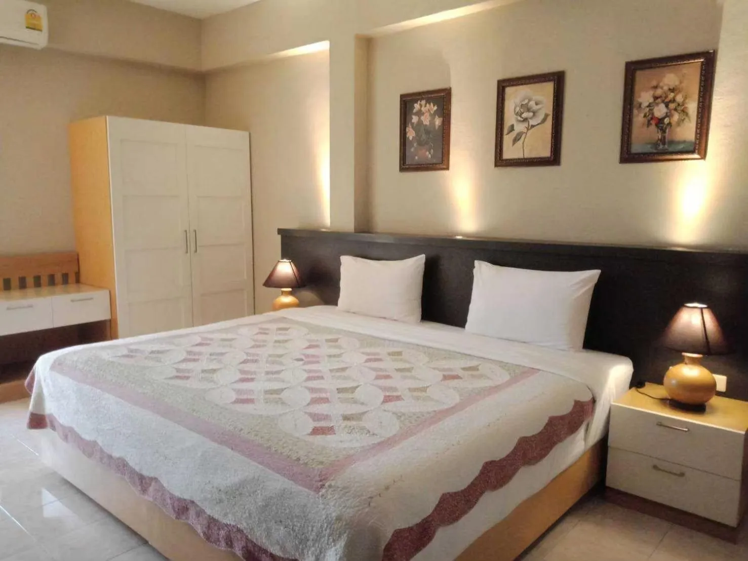 Photo of the whole room, Bed in Rommai Greenpark