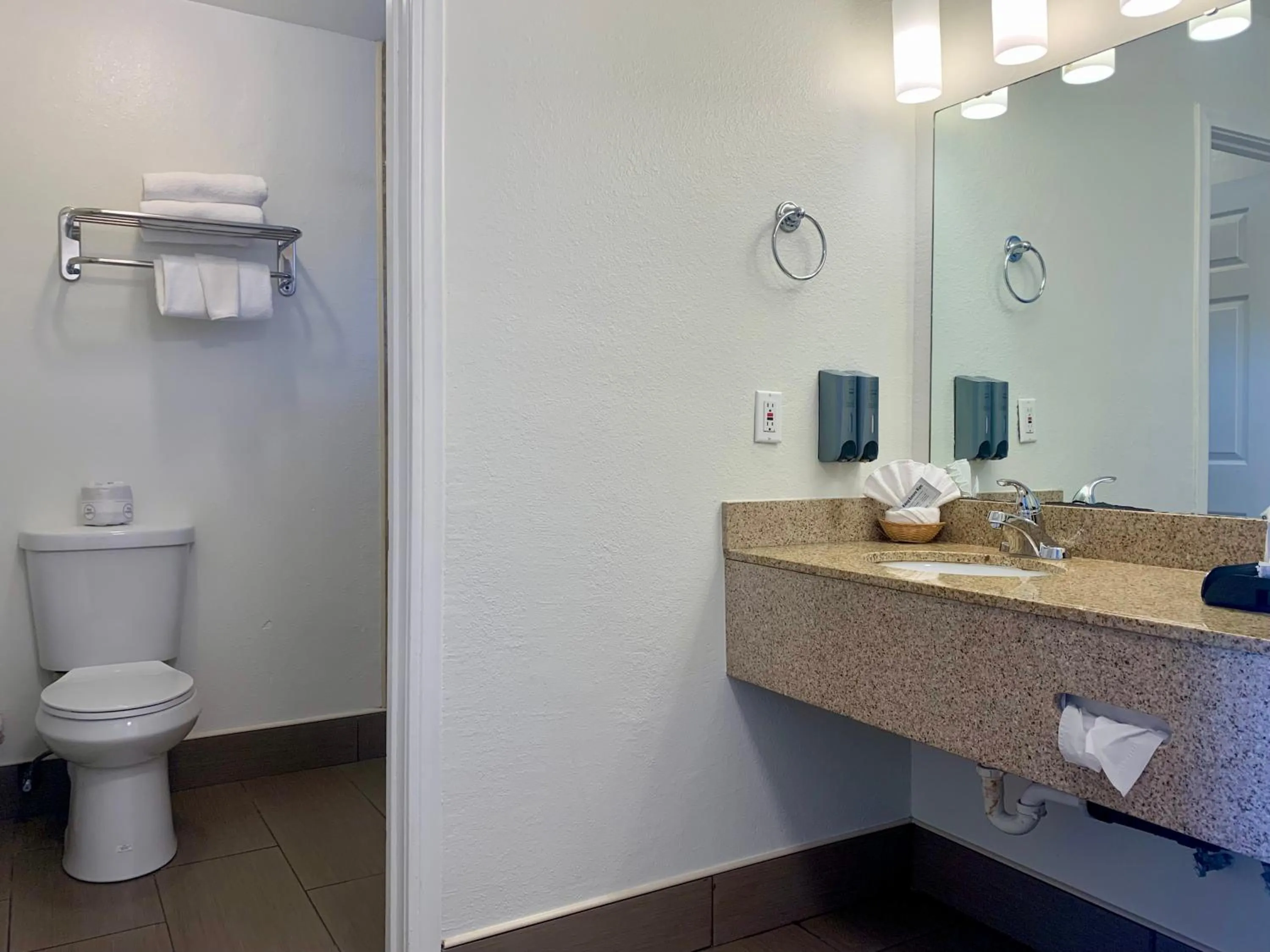 Bathroom in Avalon Inn Downtown Morro Bay