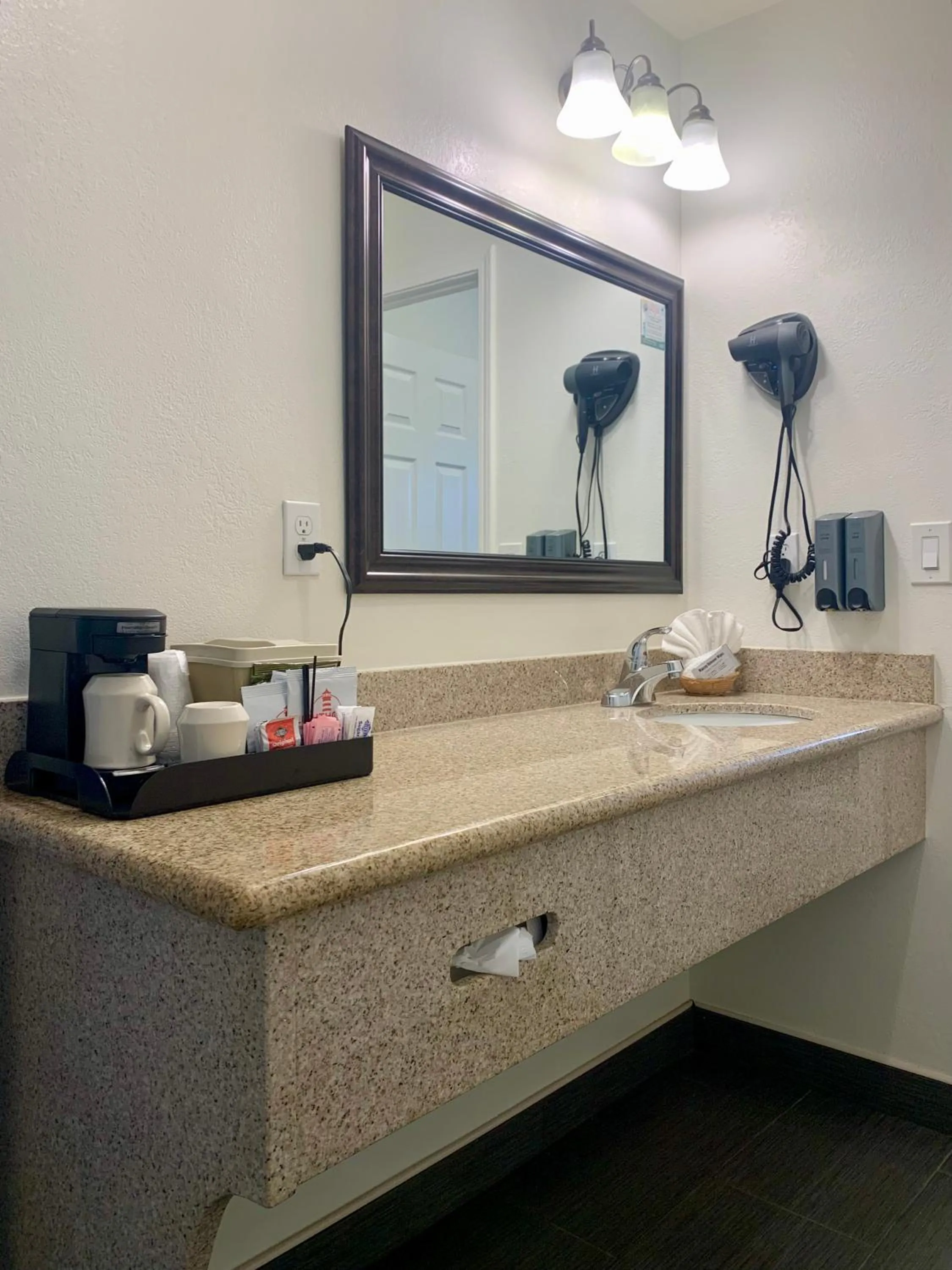 Bathroom in Avalon Inn Downtown Morro Bay