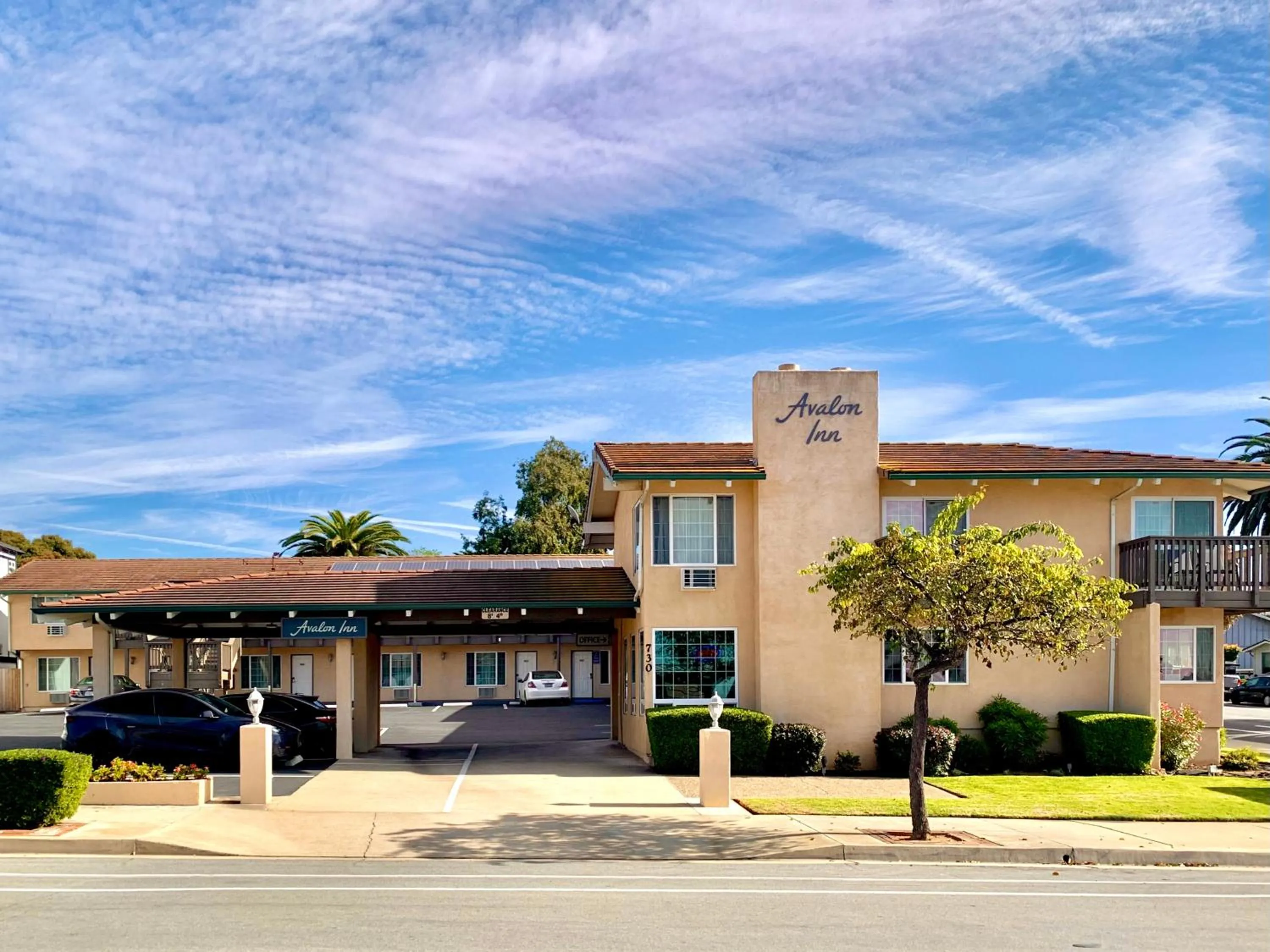 Property building in Avalon Inn Downtown Morro Bay
