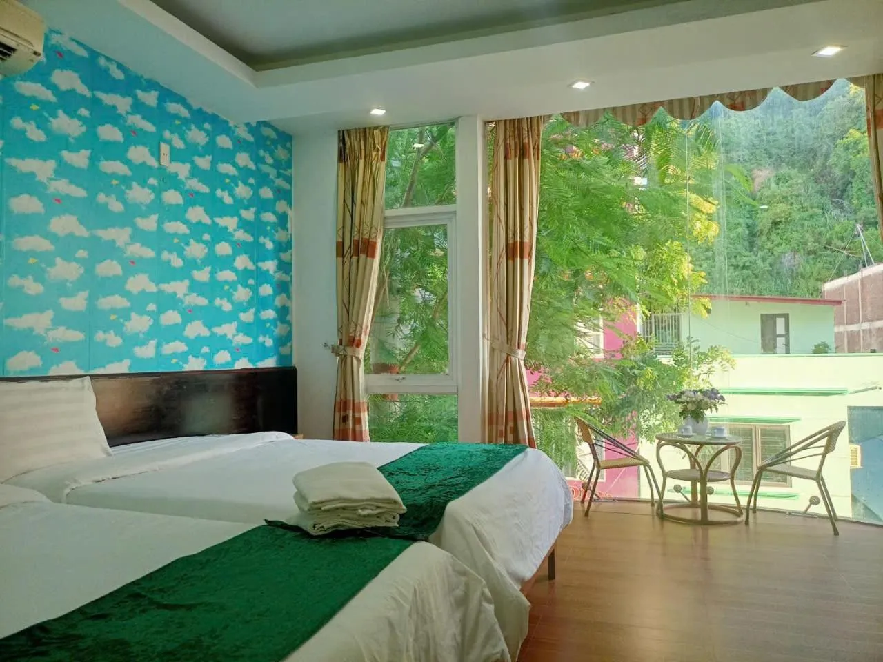 Photo of the whole room, Bed in catba island hotel