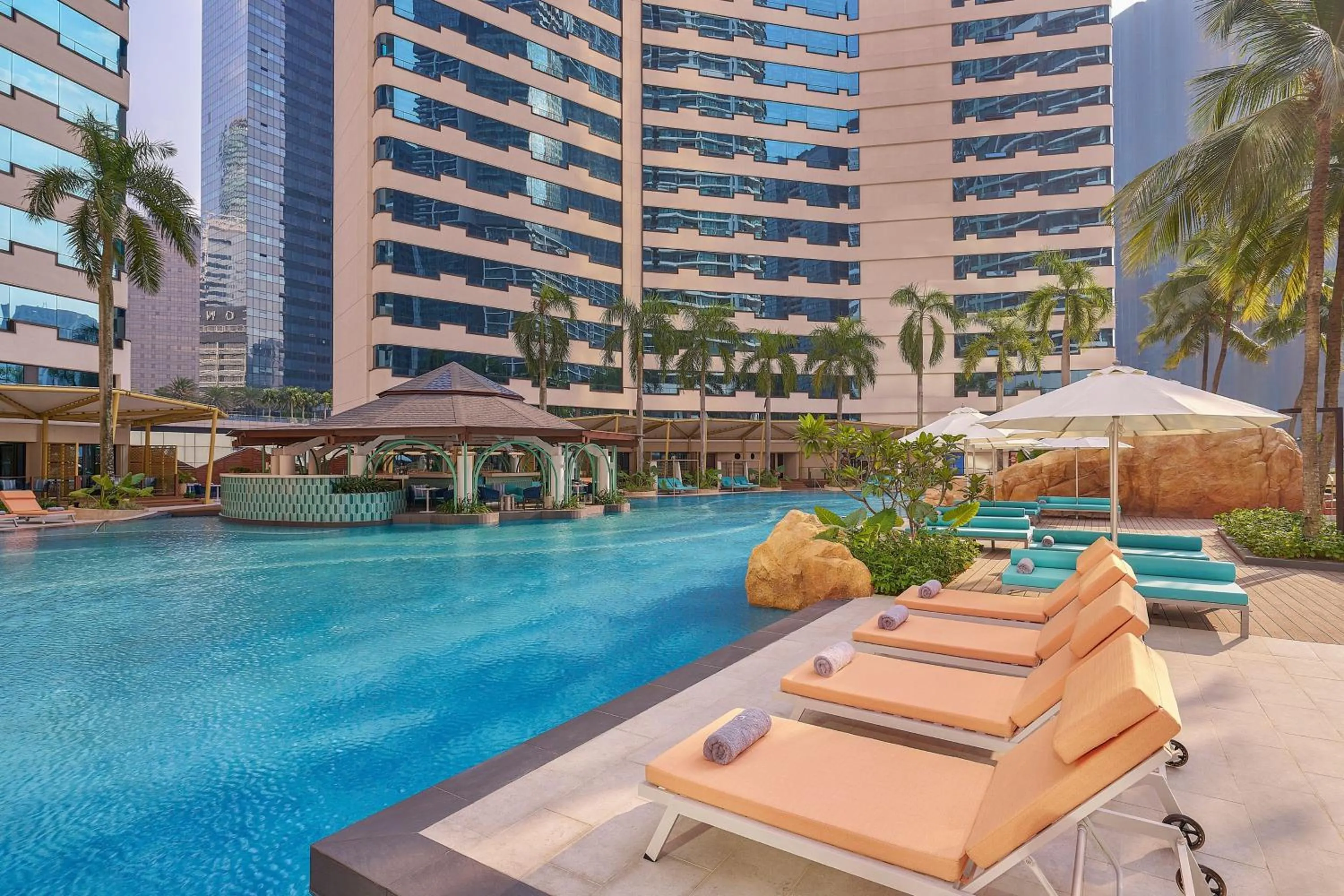 Swimming pool in Renaissance Kuala Lumpur Hotel & Convention Centre