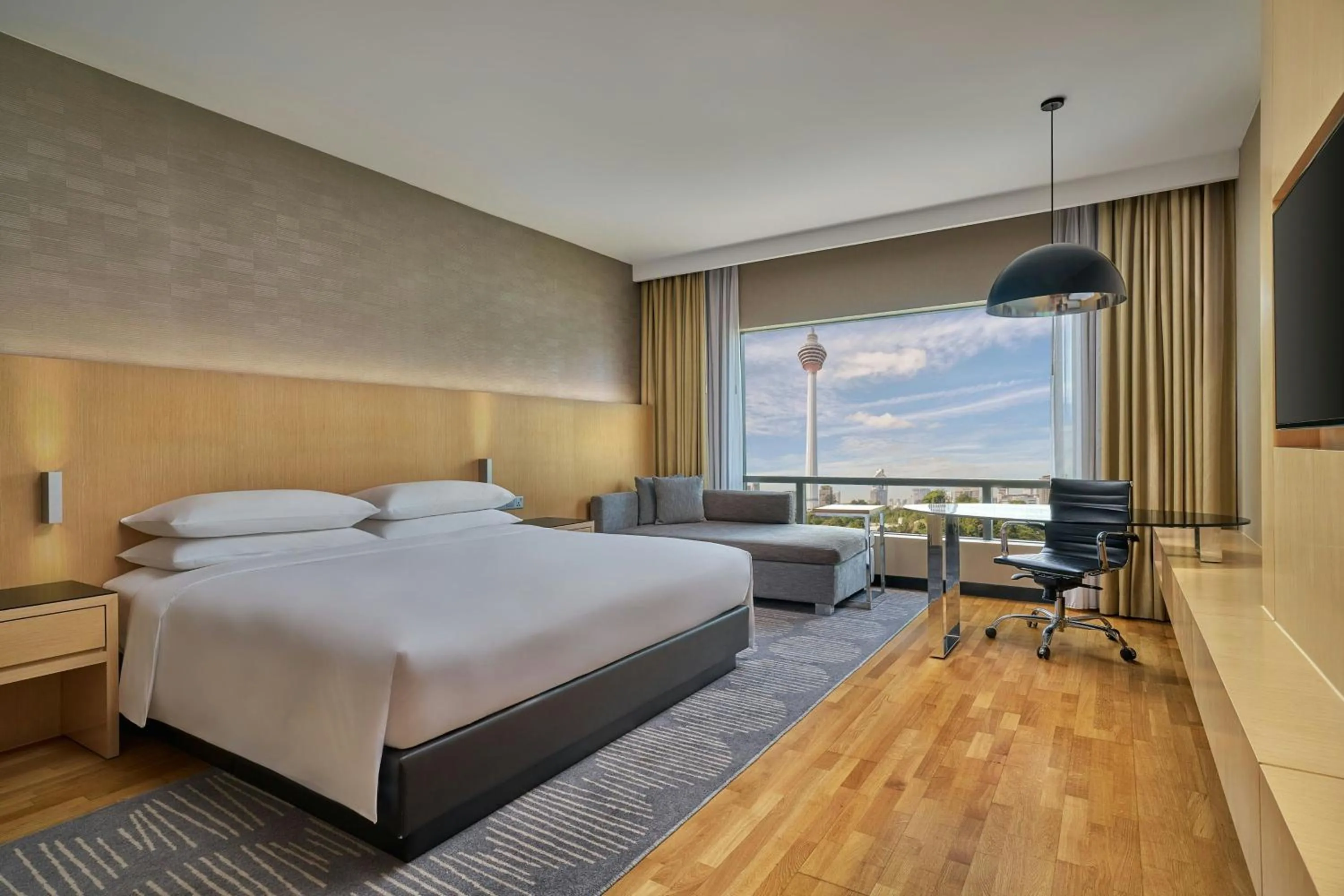 Photo of the whole room, Bed in Renaissance Kuala Lumpur Hotel & Convention Centre