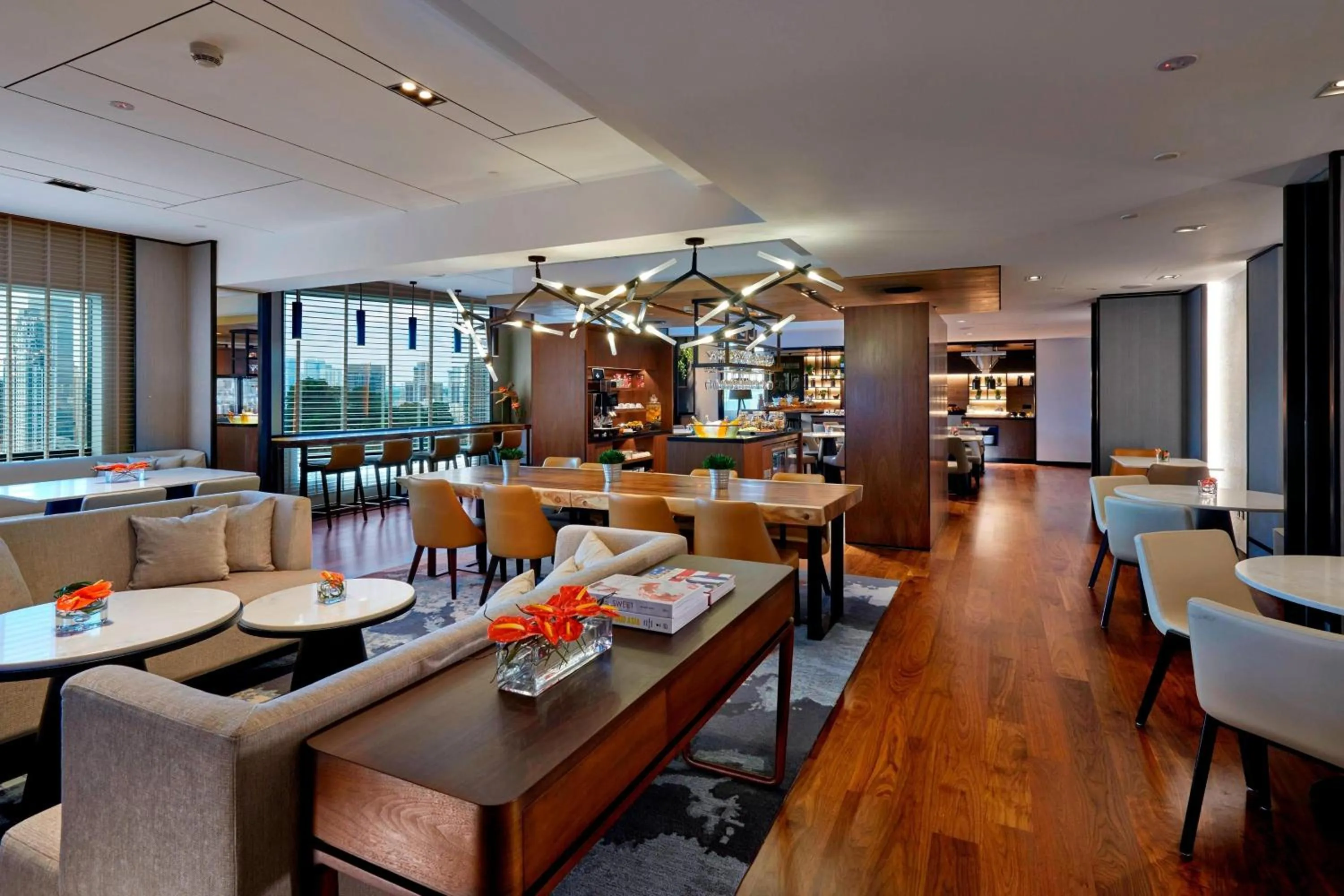 Lounge or bar in Renaissance Kuala Lumpur Hotel & Convention Centre